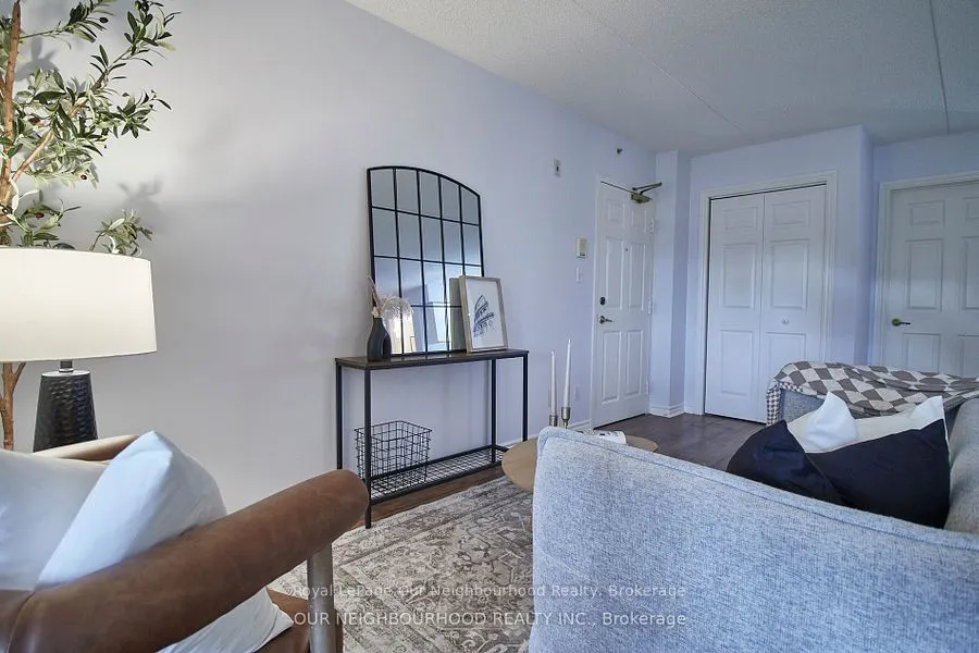 1431 Walkers Line, #208