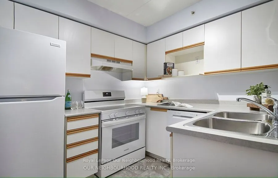1431 Walkers Line, #208