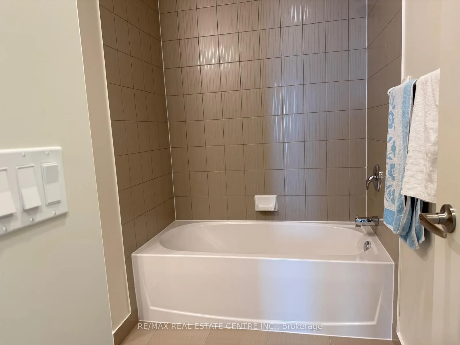 38 Annie Craig Drive, #4702