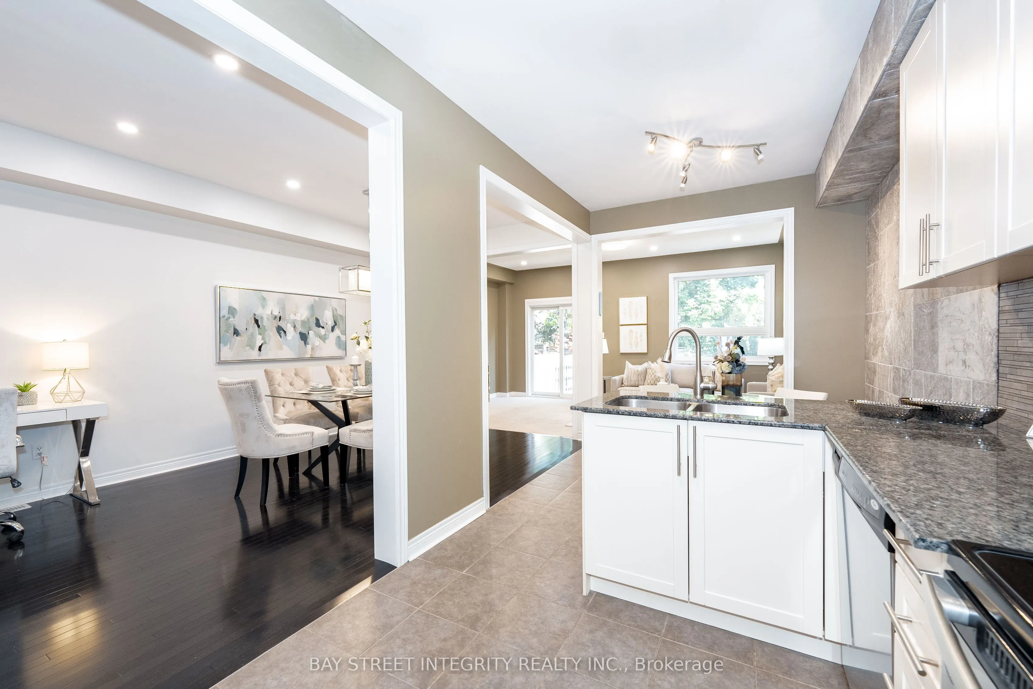 2413 Grand Oak Trail