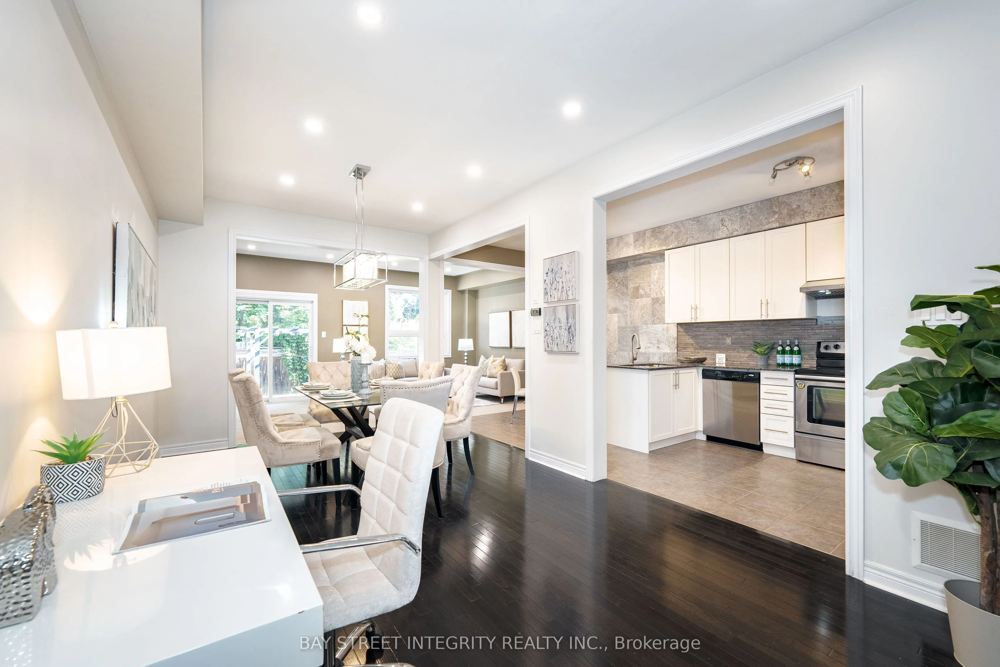 2413 Grand Oak Trail