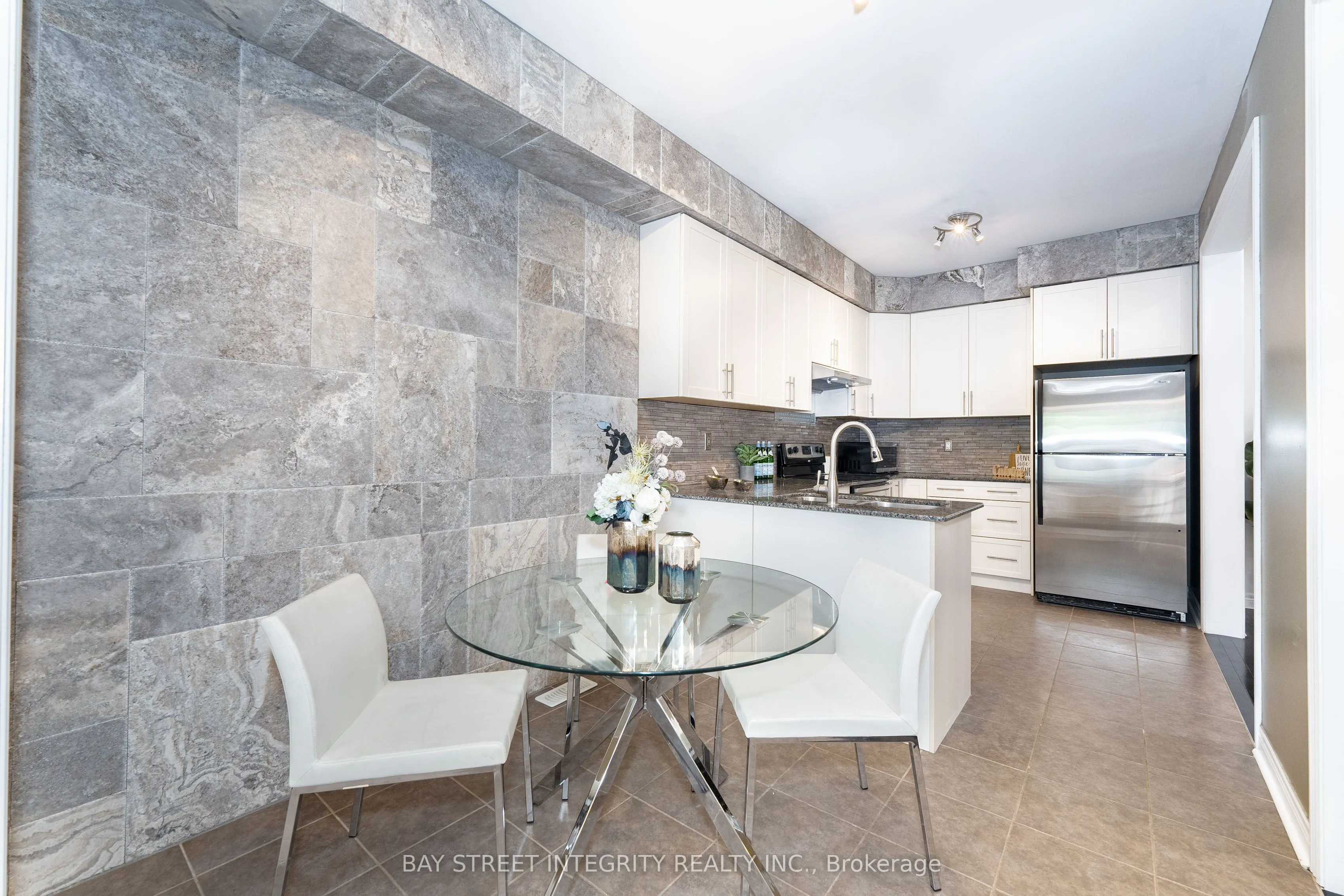 2413 Grand Oak Trail