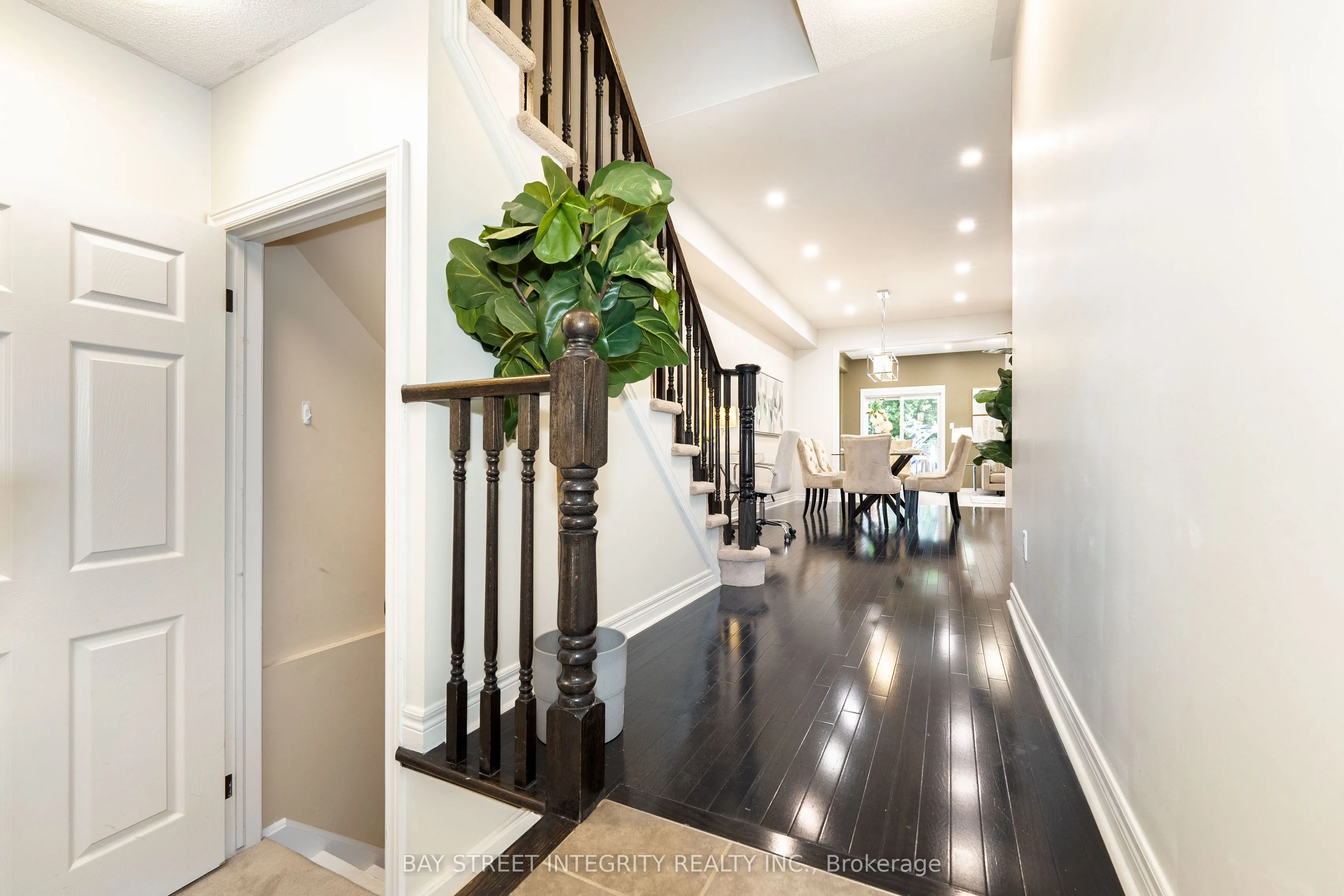 2413 Grand Oak Trail