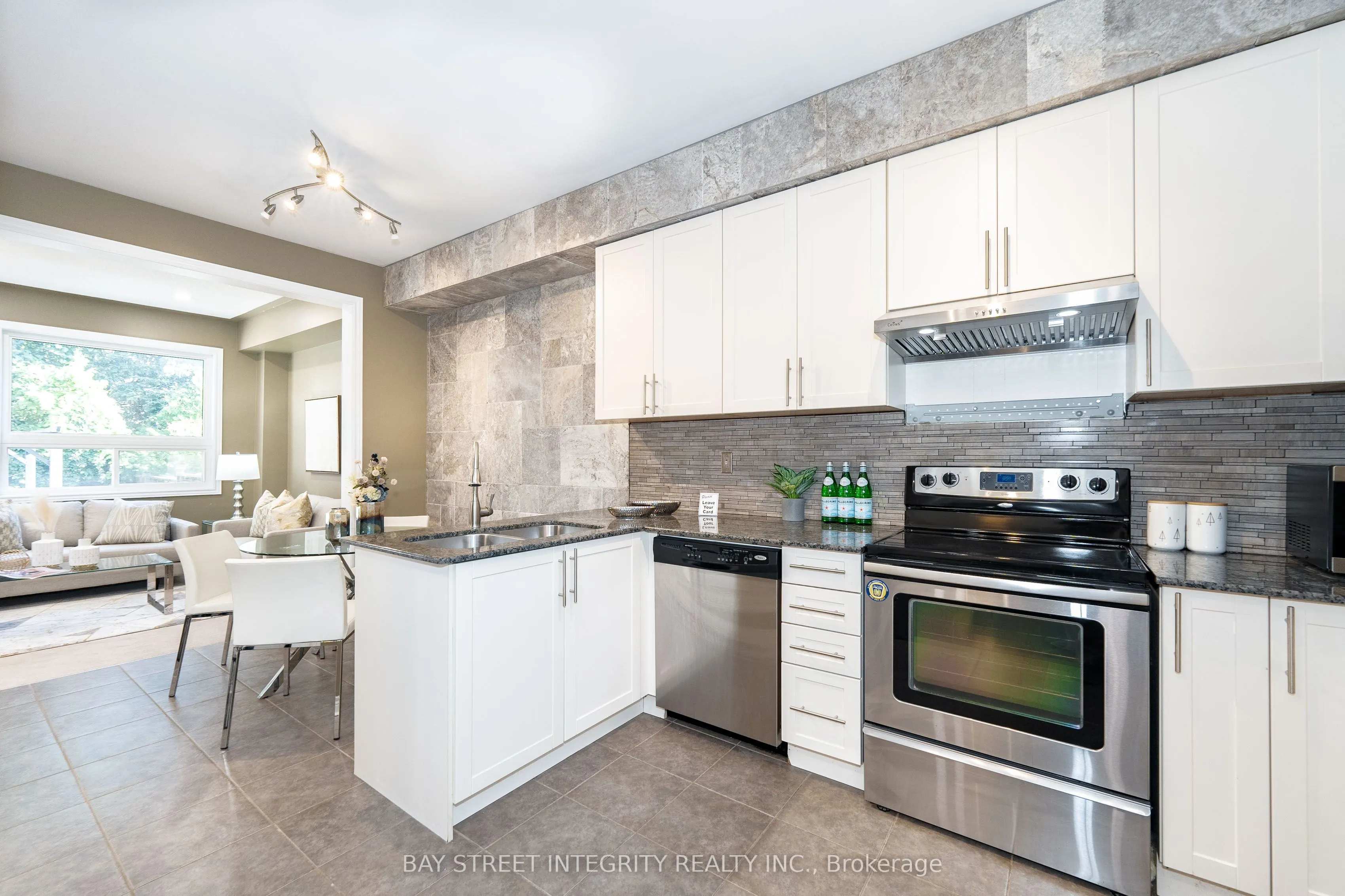 2413 Grand Oak Trail