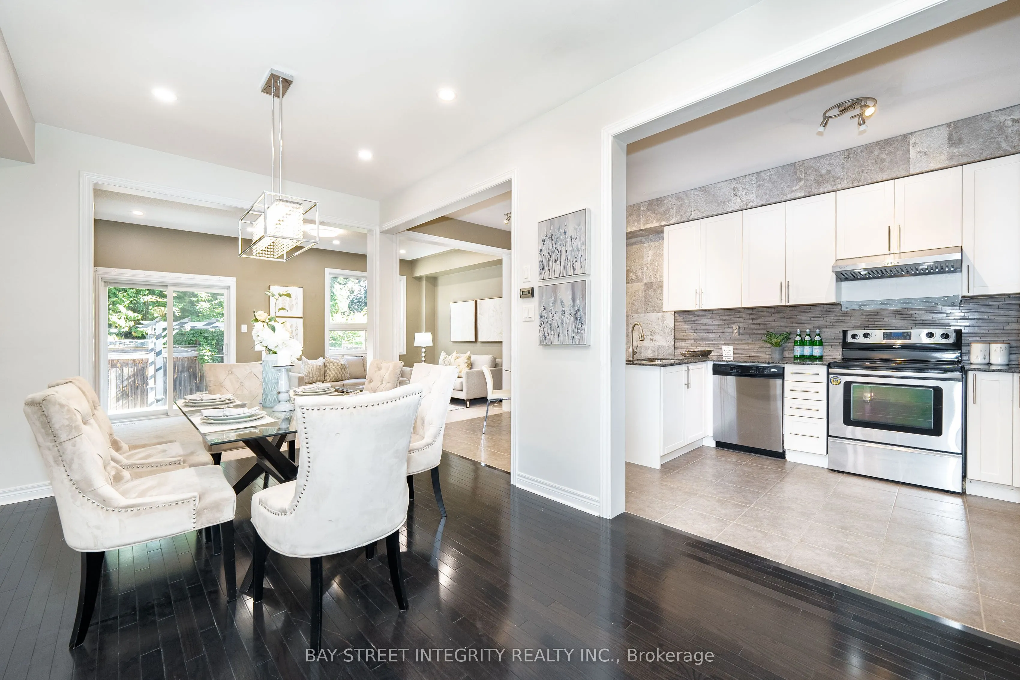 2413 Grand Oak Trail