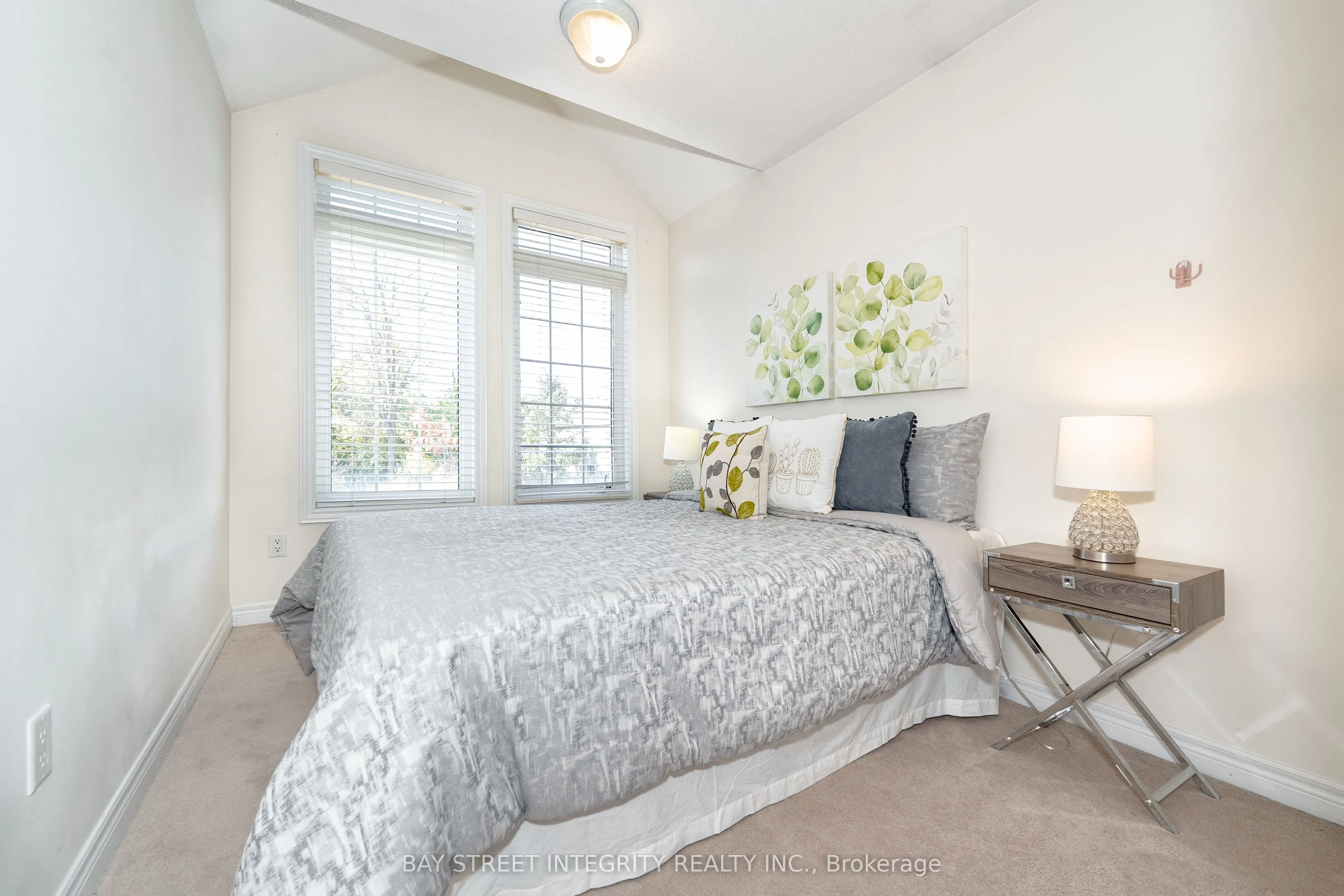 2413 Grand Oak Trail