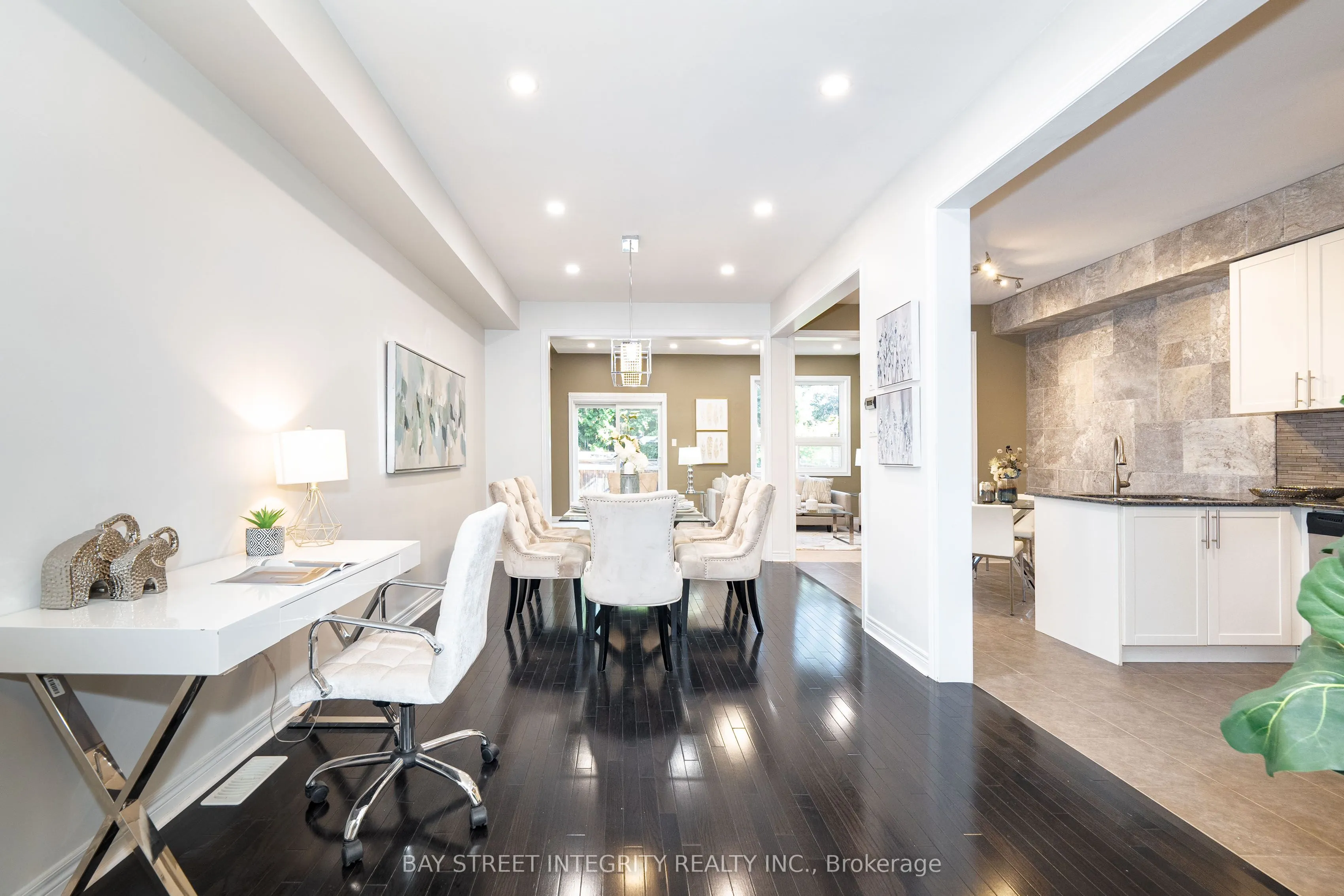 2413 Grand Oak Trail