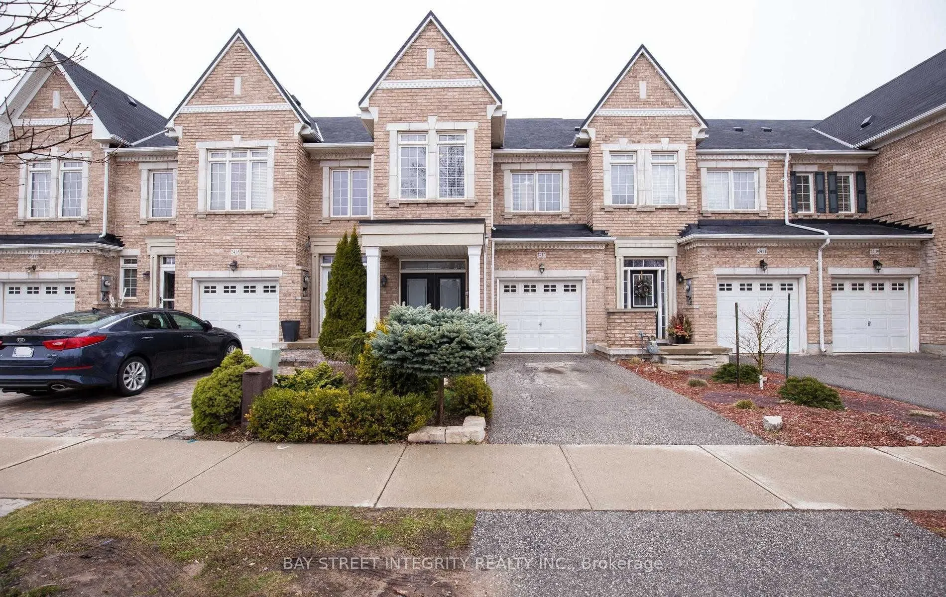2413 Grand Oak Trail
