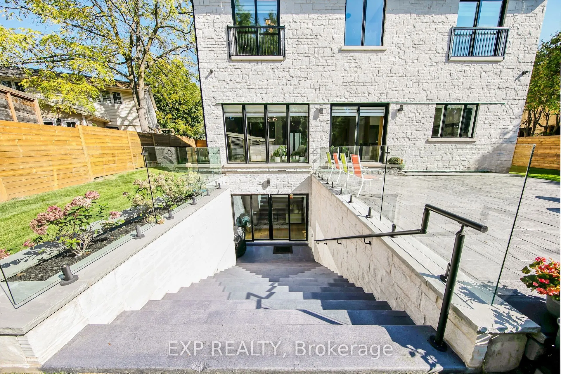150 WOLFDALE Avenue