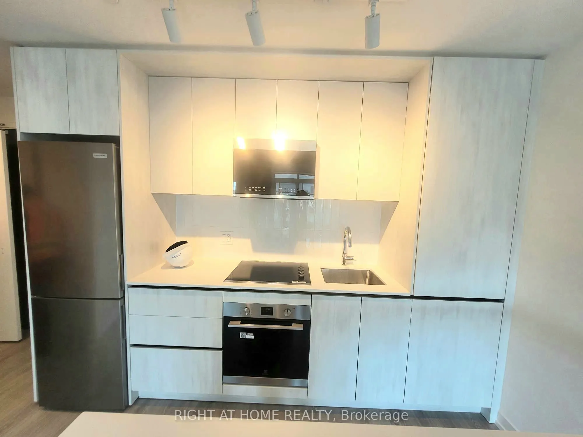 2485 Eglinton Avenue W, #617