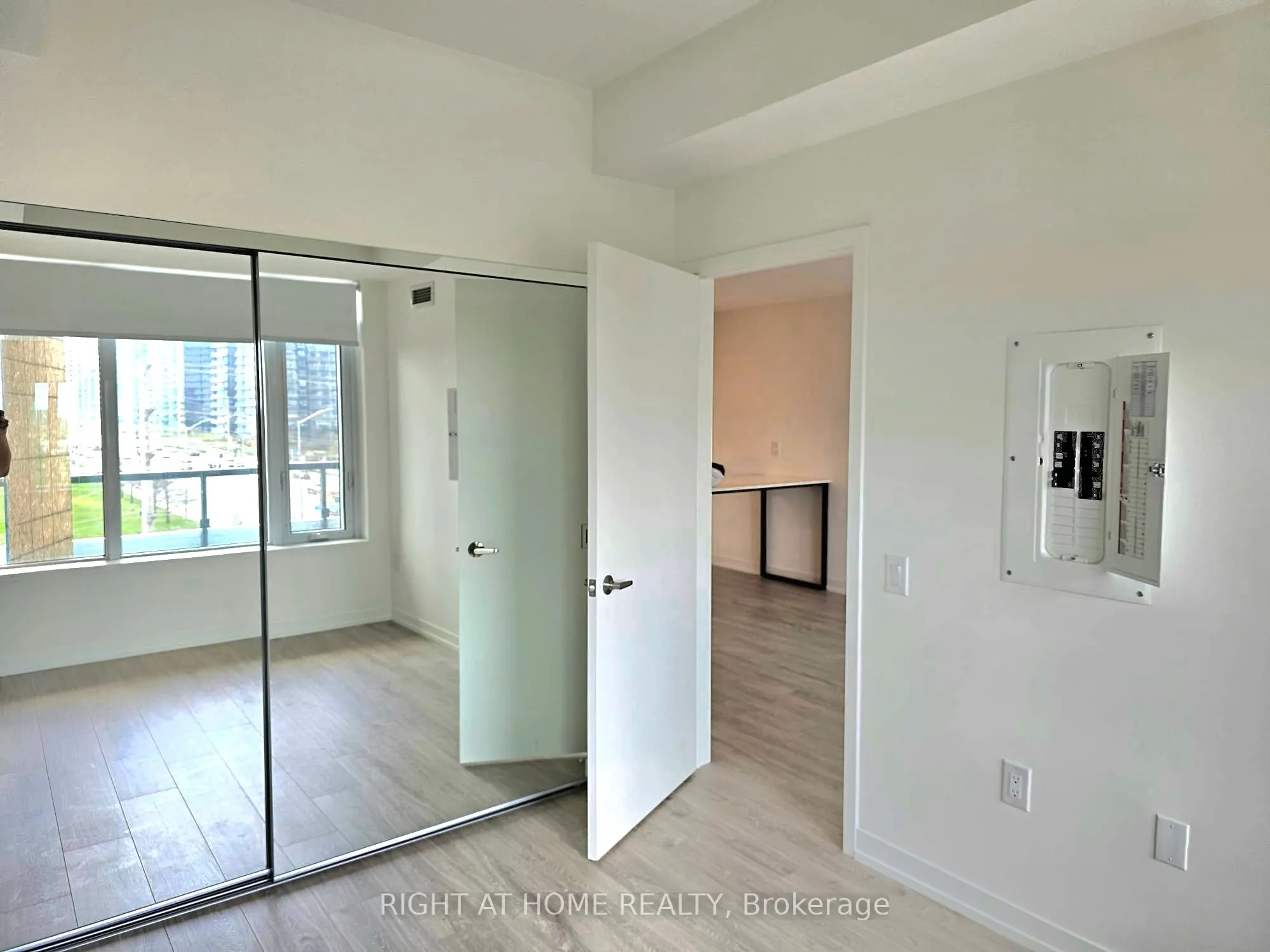 2485 Eglinton Avenue W, #617