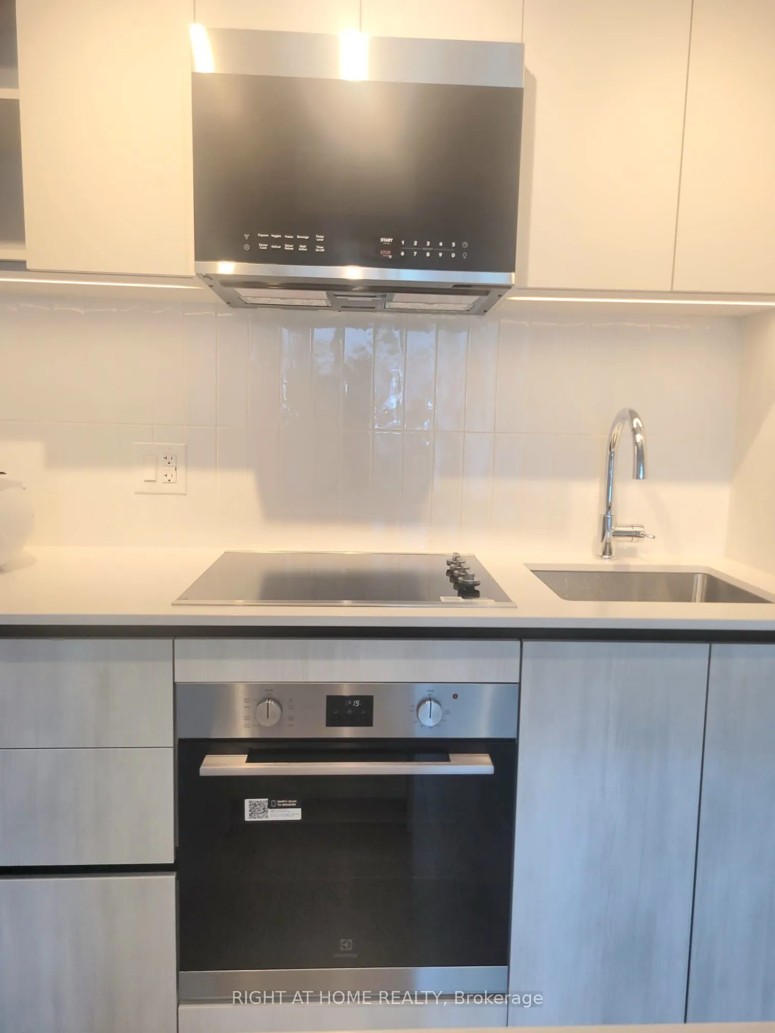 2485 Eglinton Avenue W, #617