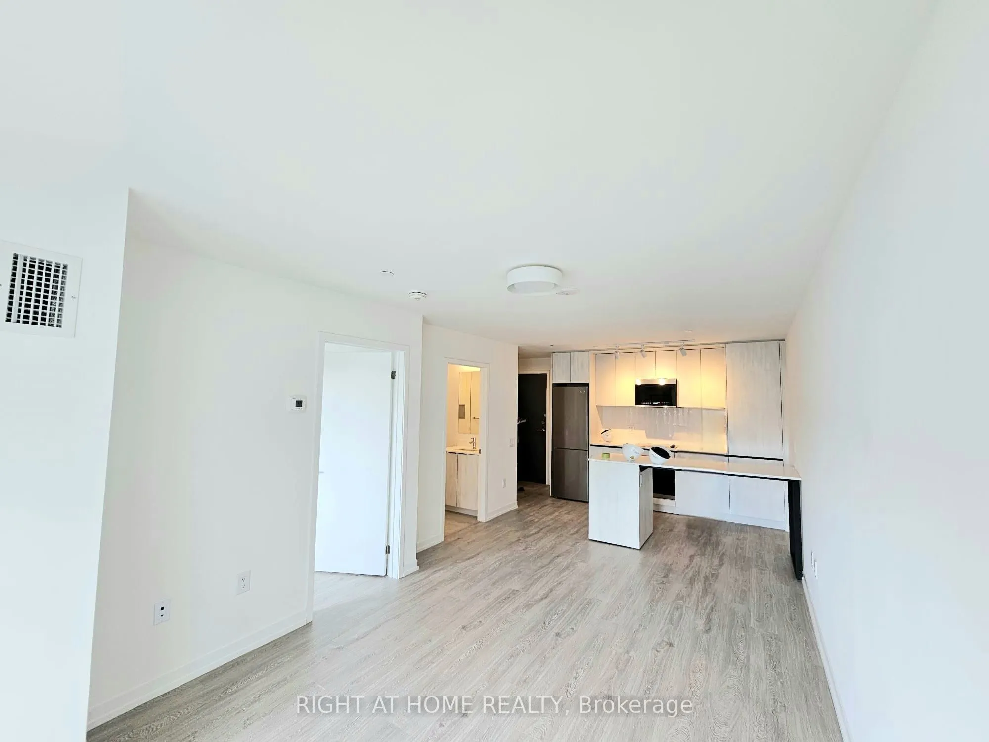 2485 Eglinton Avenue W, #617