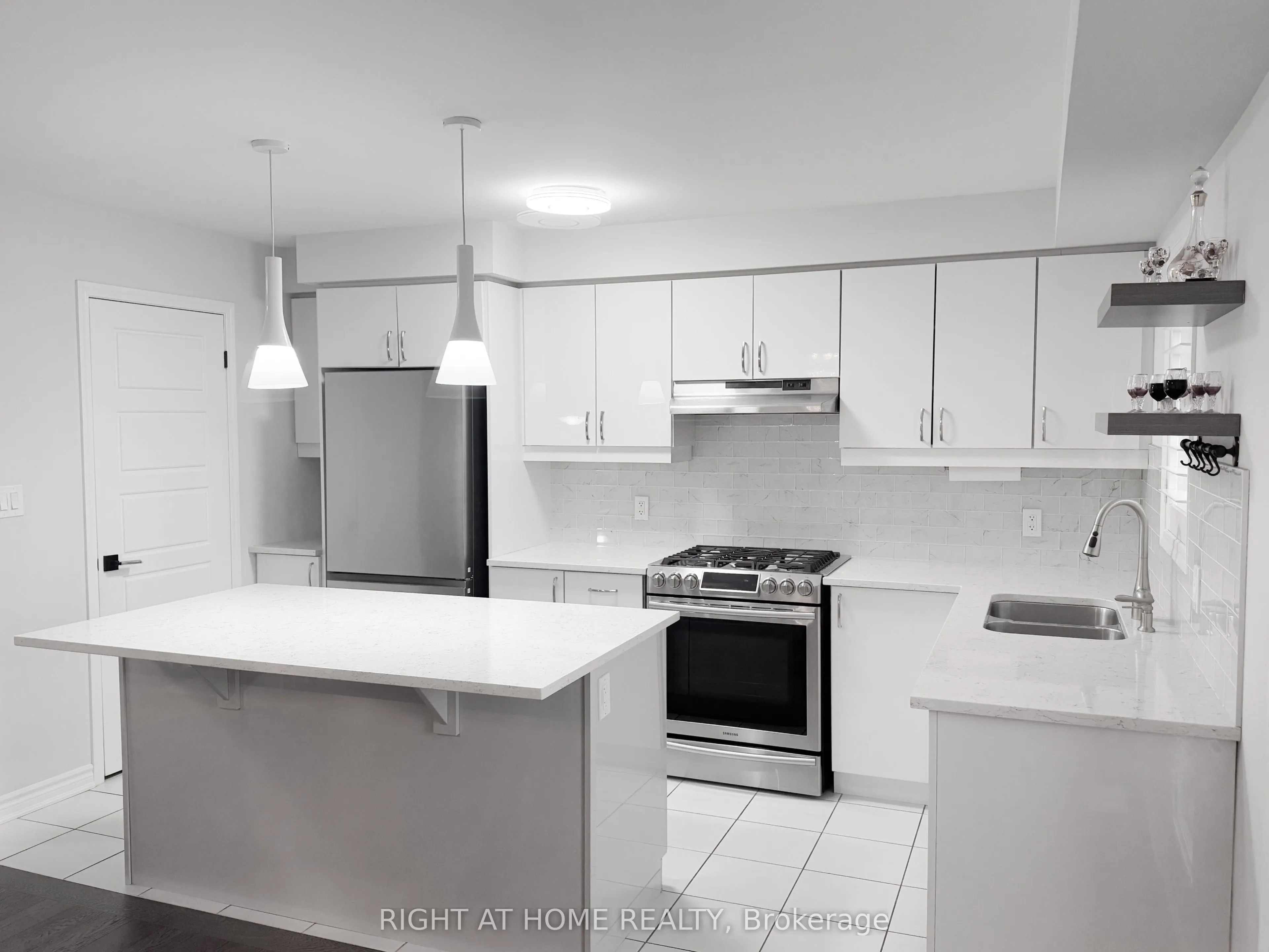 1125 Leger Way, #6