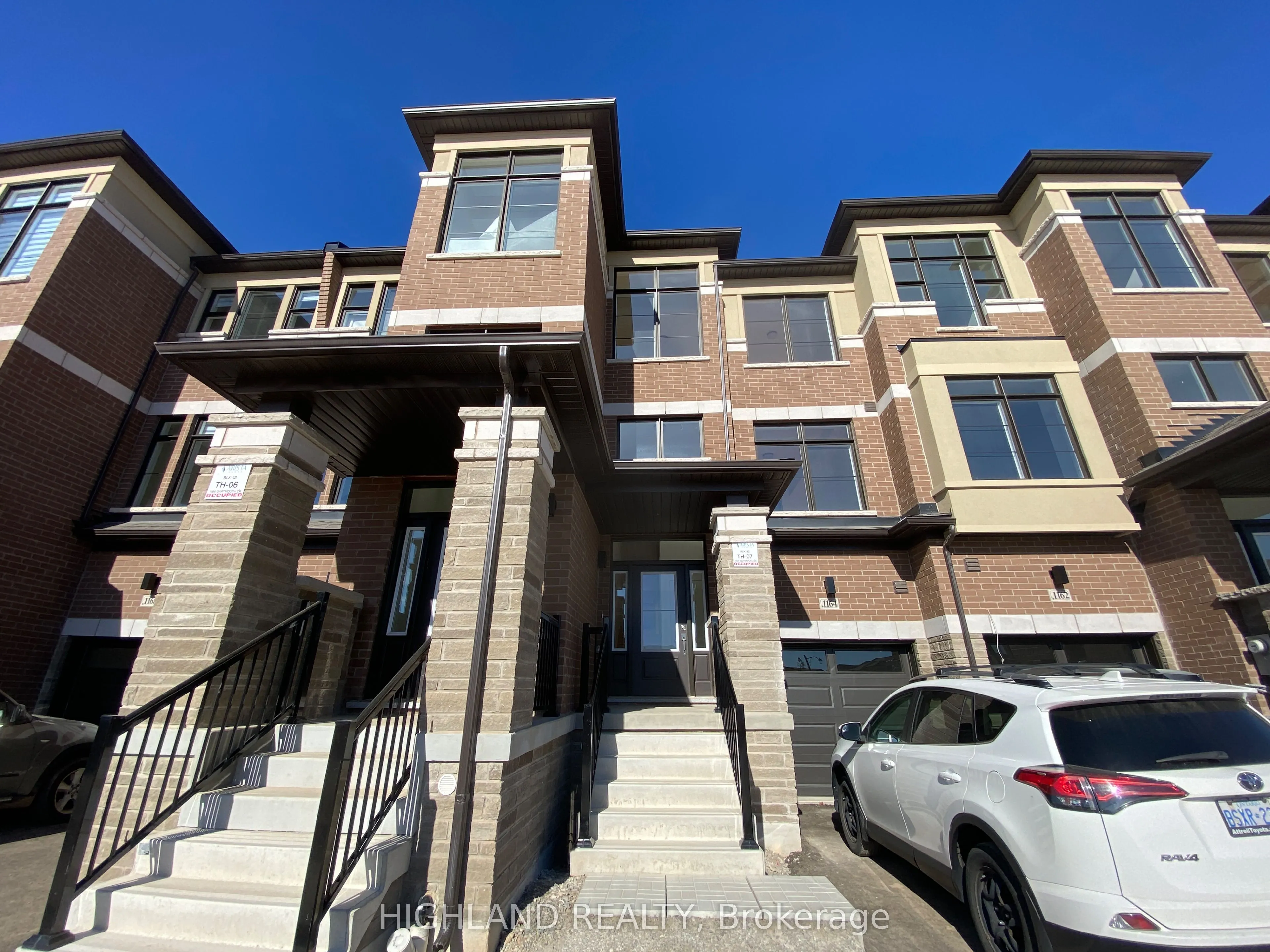 1164 Dartmouth Crescent