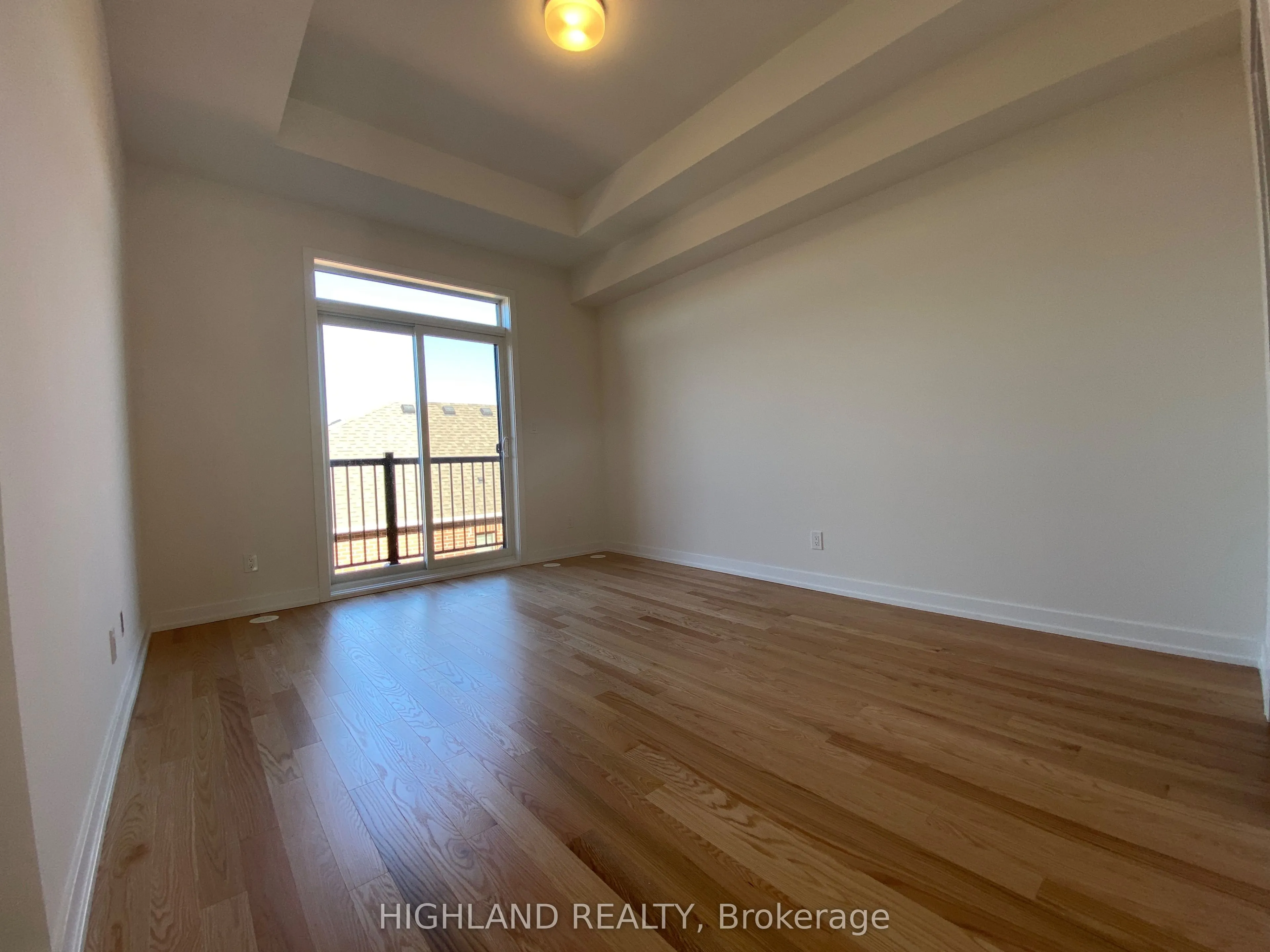 1164 Dartmouth Crescent