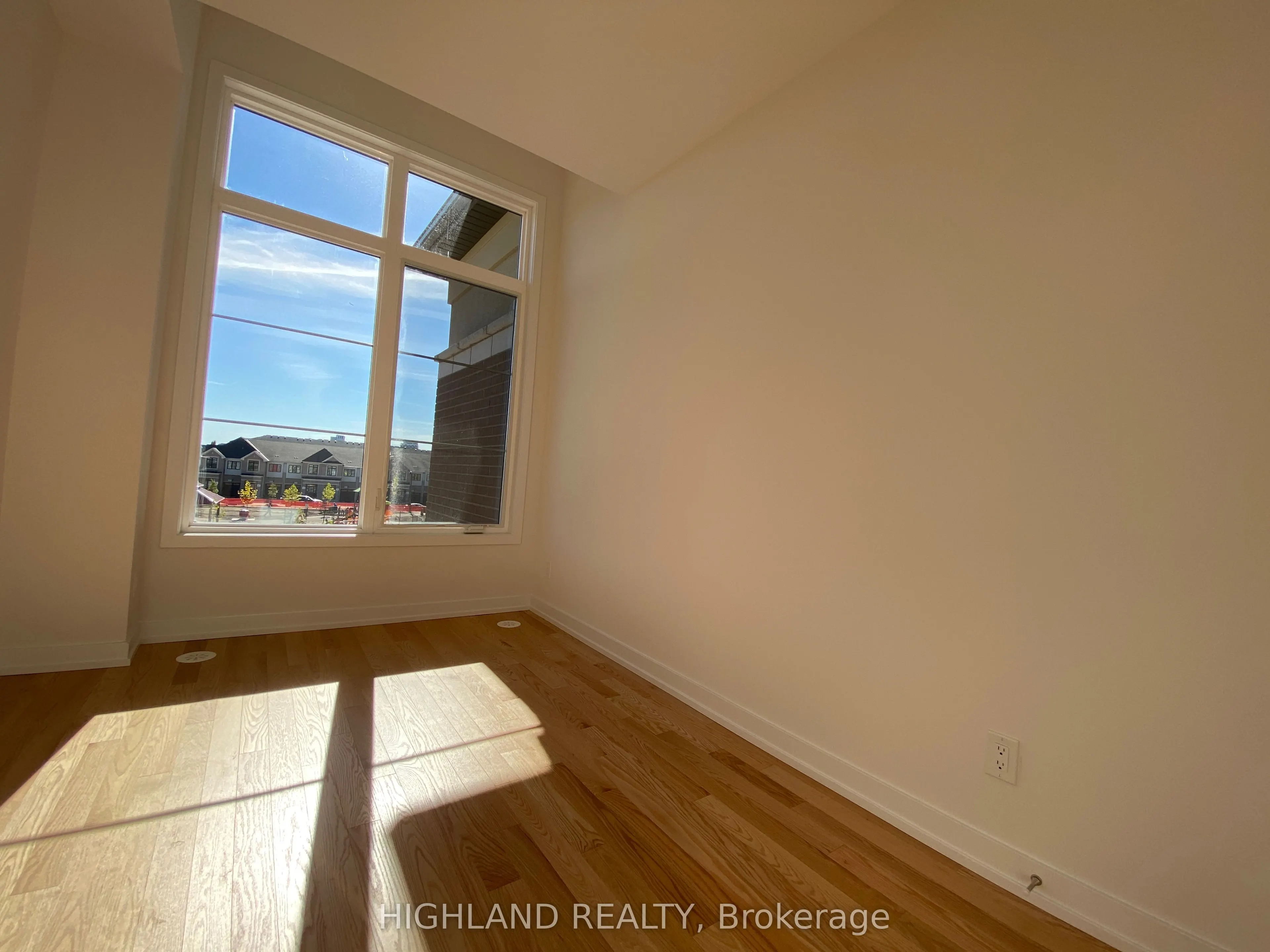 1164 Dartmouth Crescent