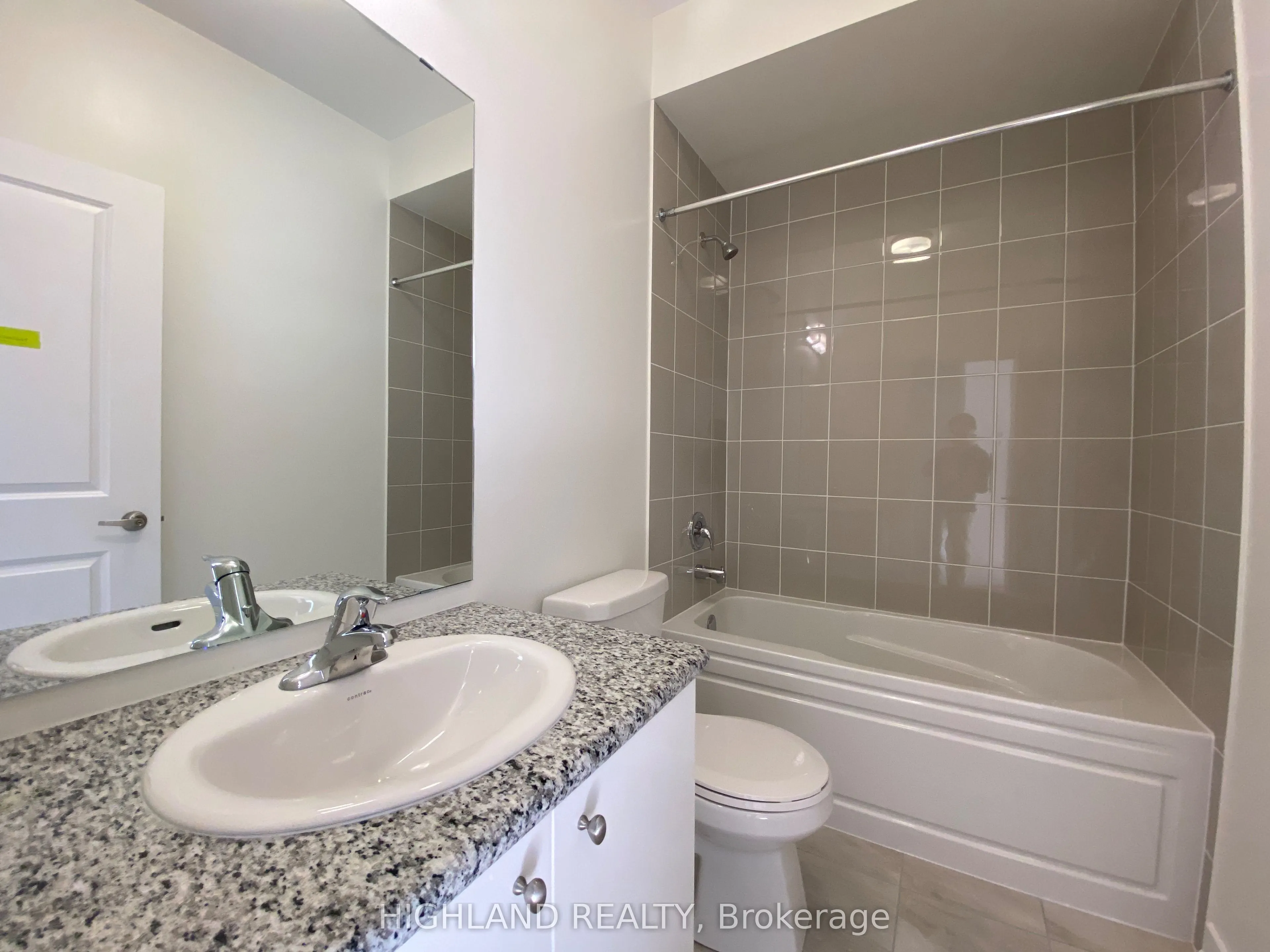 1164 Dartmouth Crescent