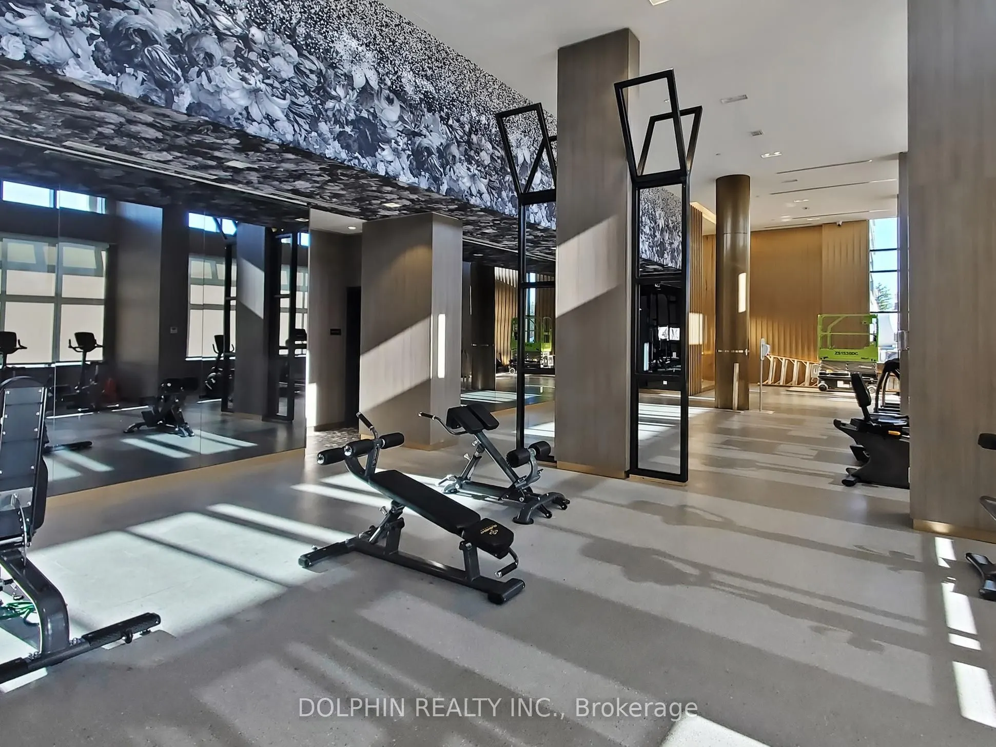 395 Dundas Street W, #218