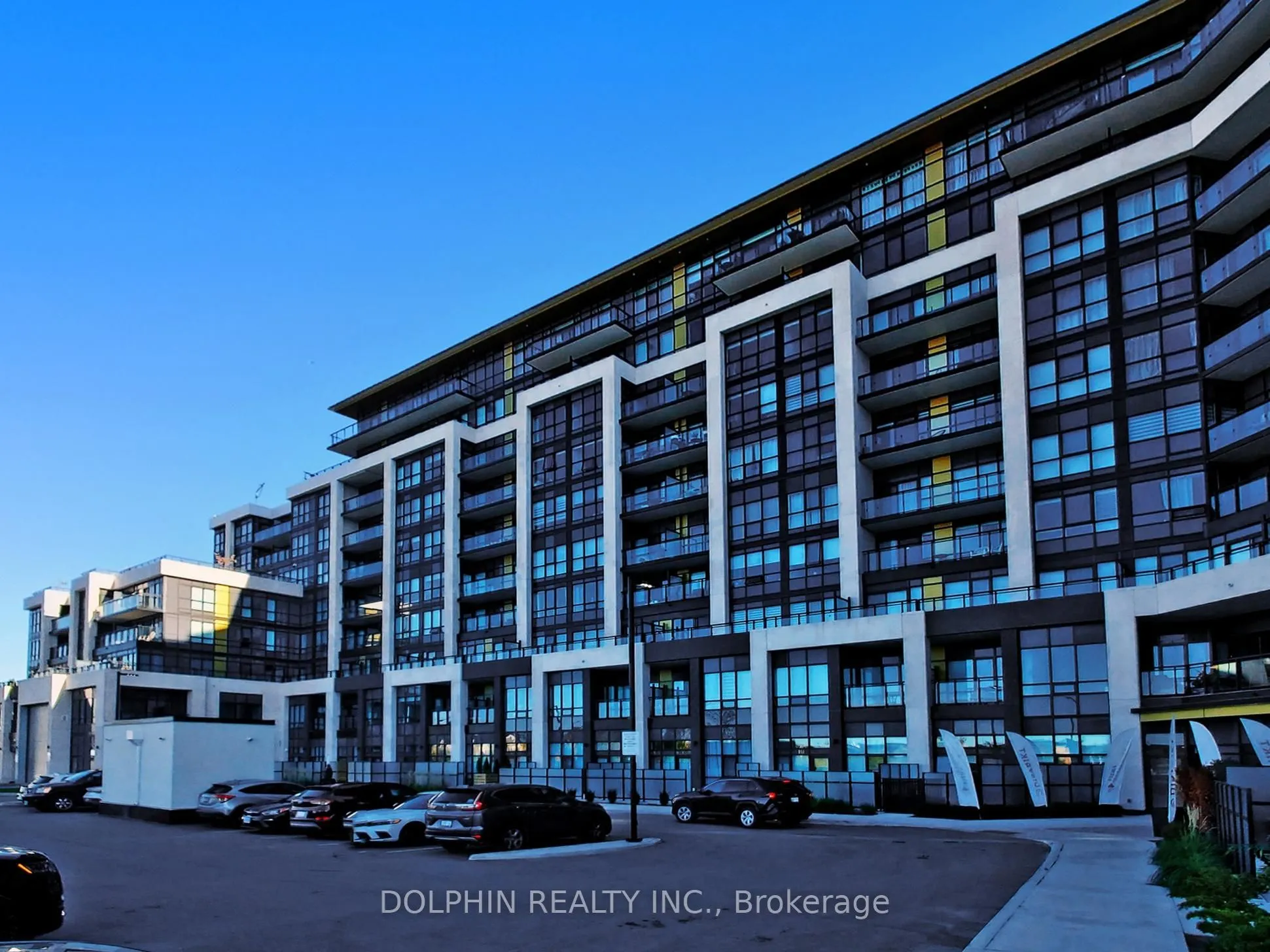 395 Dundas Street W, #218
