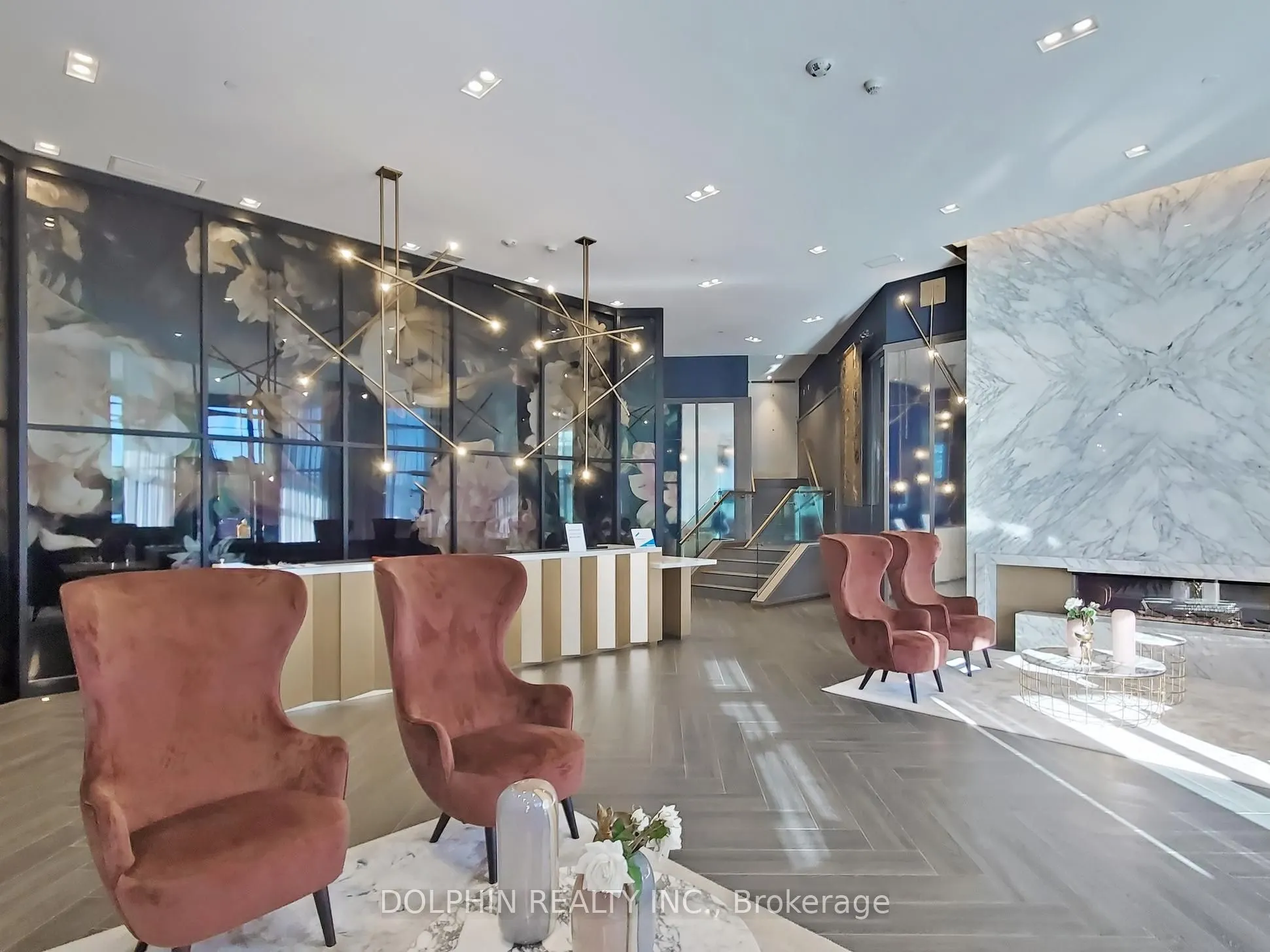 395 Dundas Street W, #218