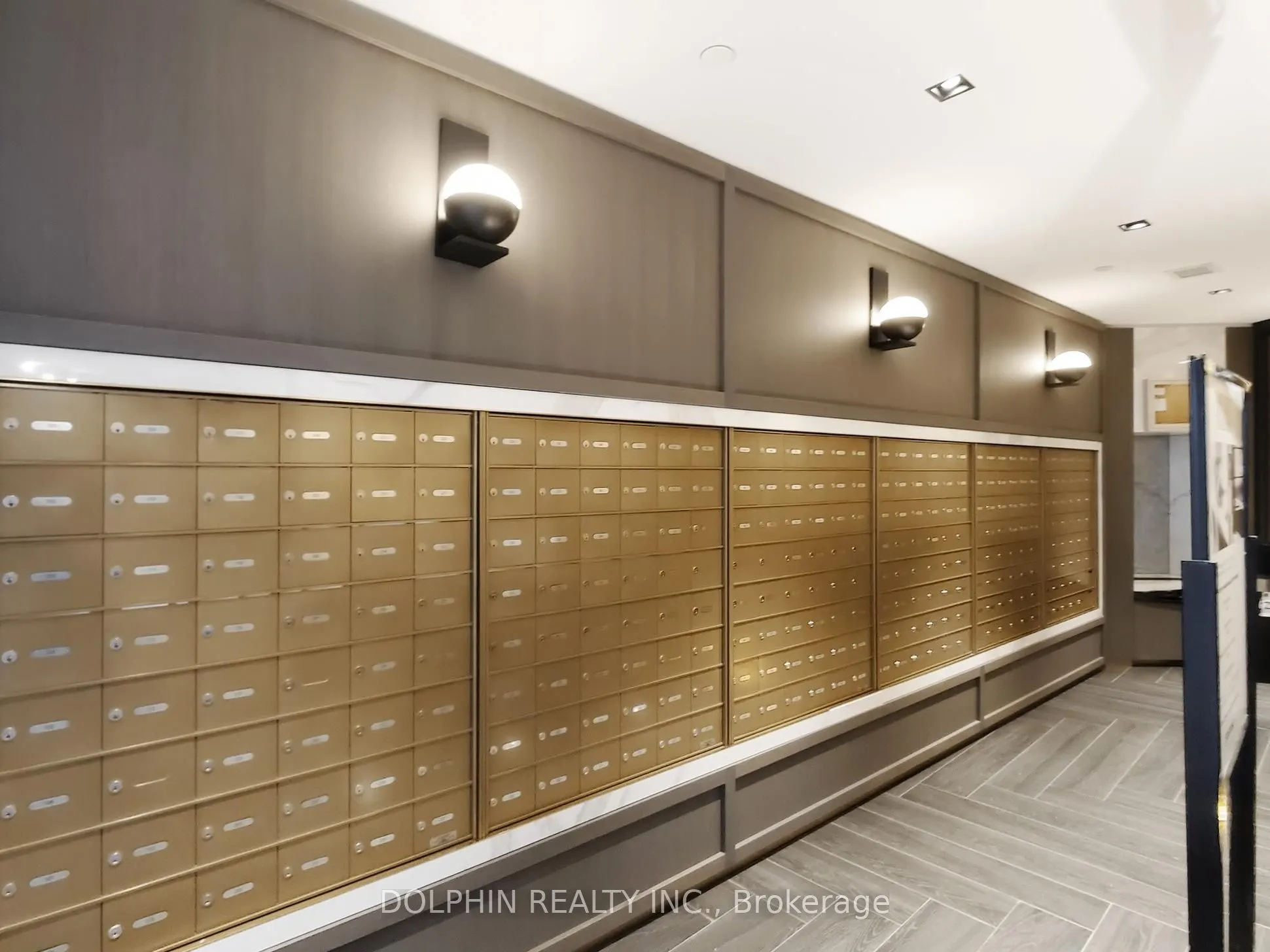 395 Dundas Street W, #218