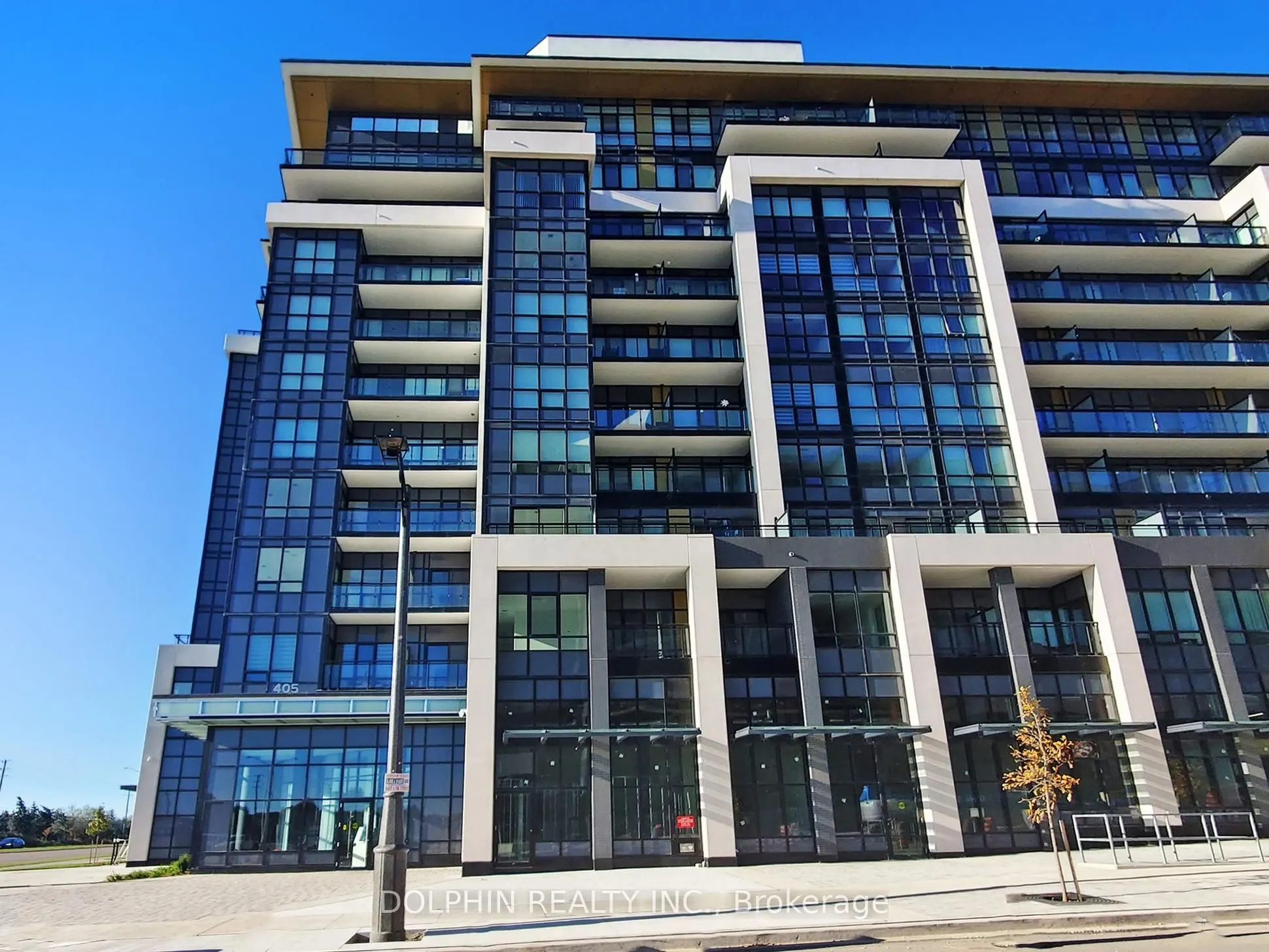 395 Dundas Street W, #218