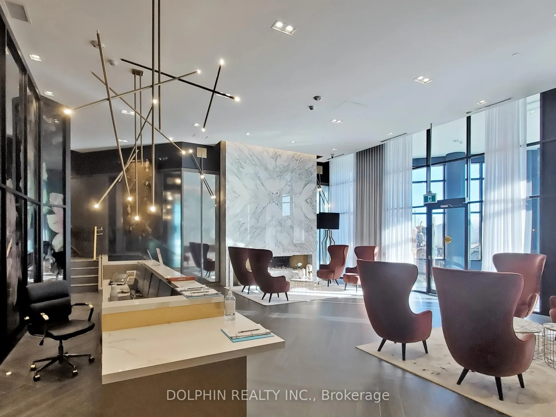395 Dundas Street W, #218