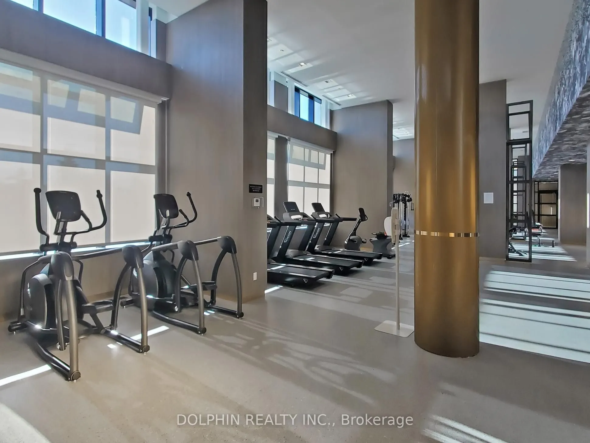 395 Dundas Street W, #218