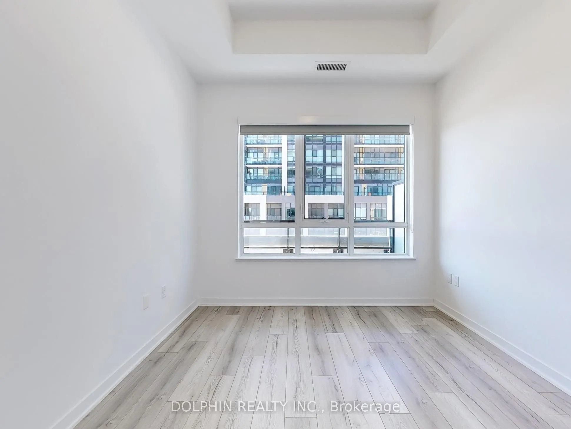 395 Dundas Street W, #218