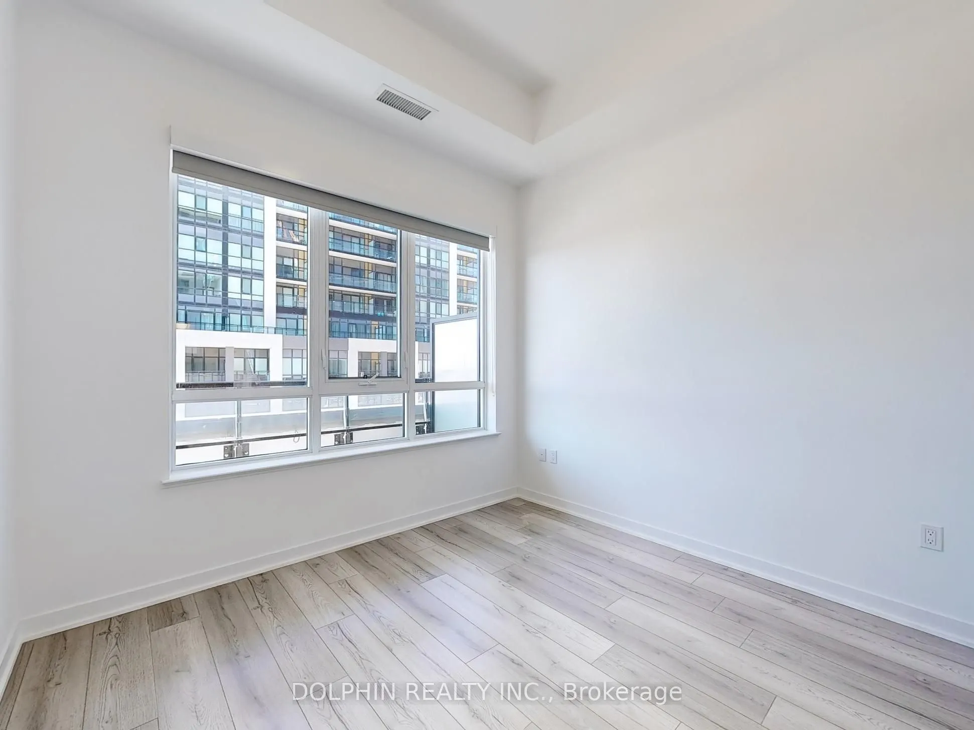 395 Dundas Street W, #218