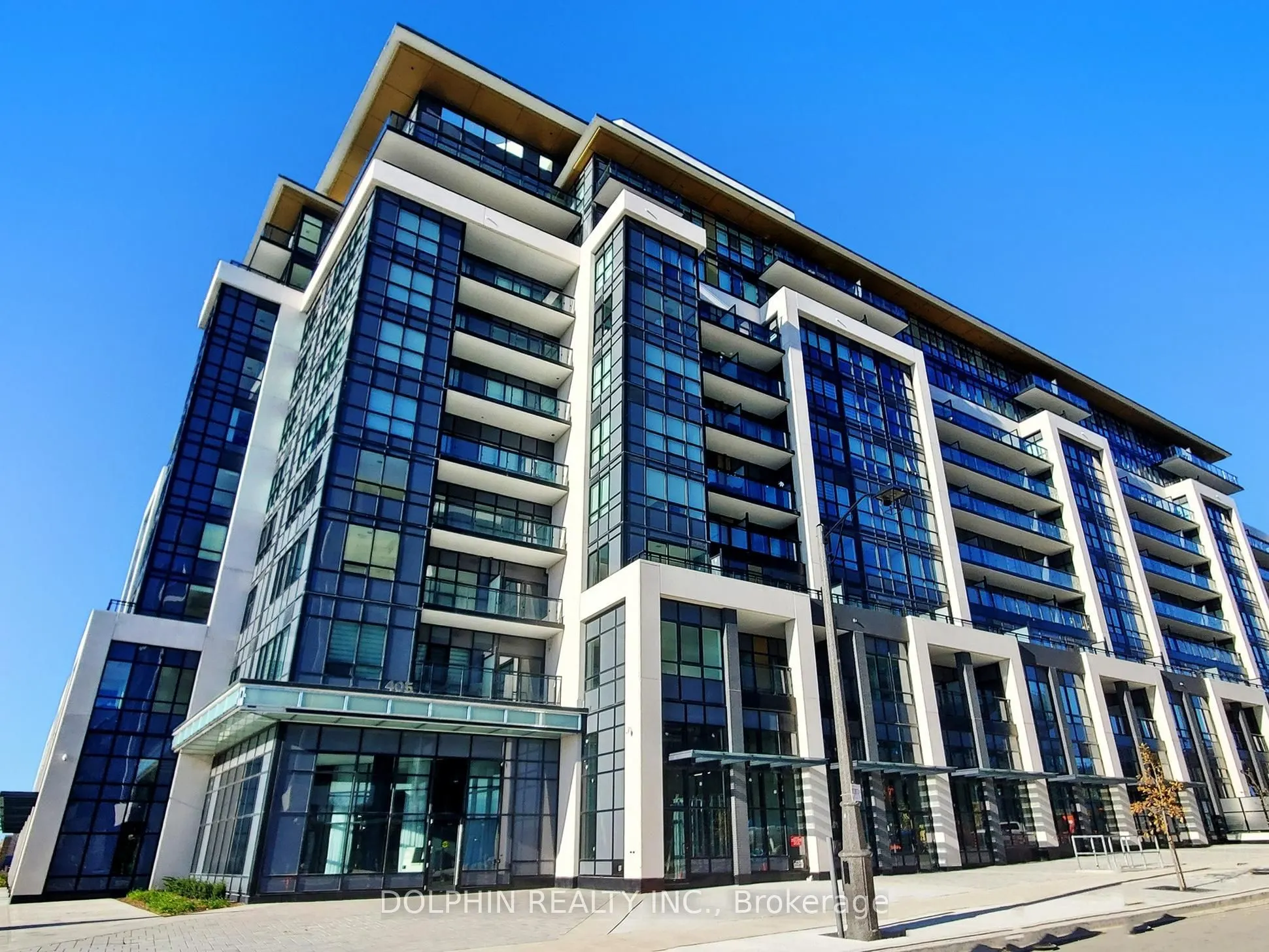395 Dundas Street W, #218