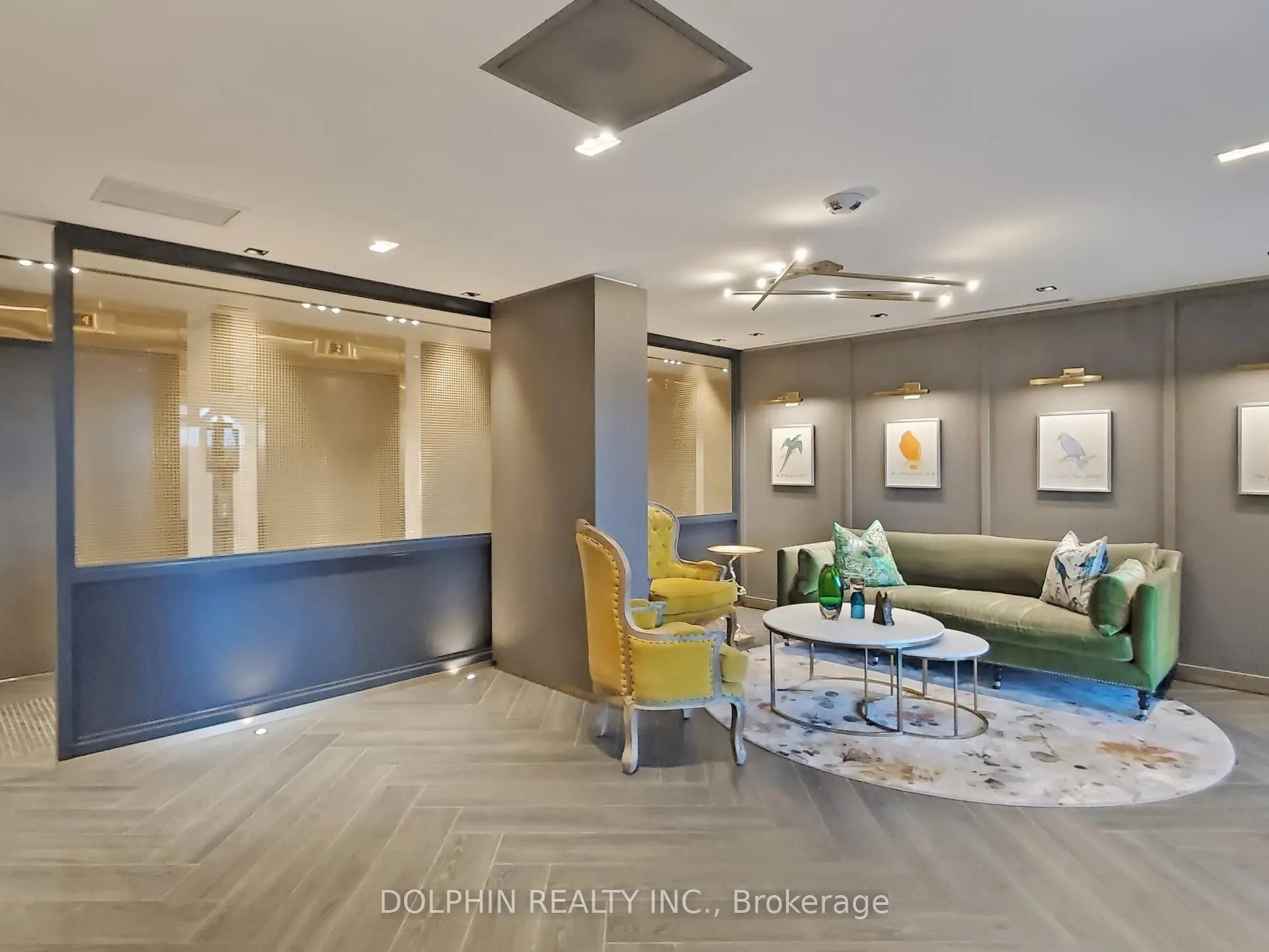 395 Dundas Street W, #218