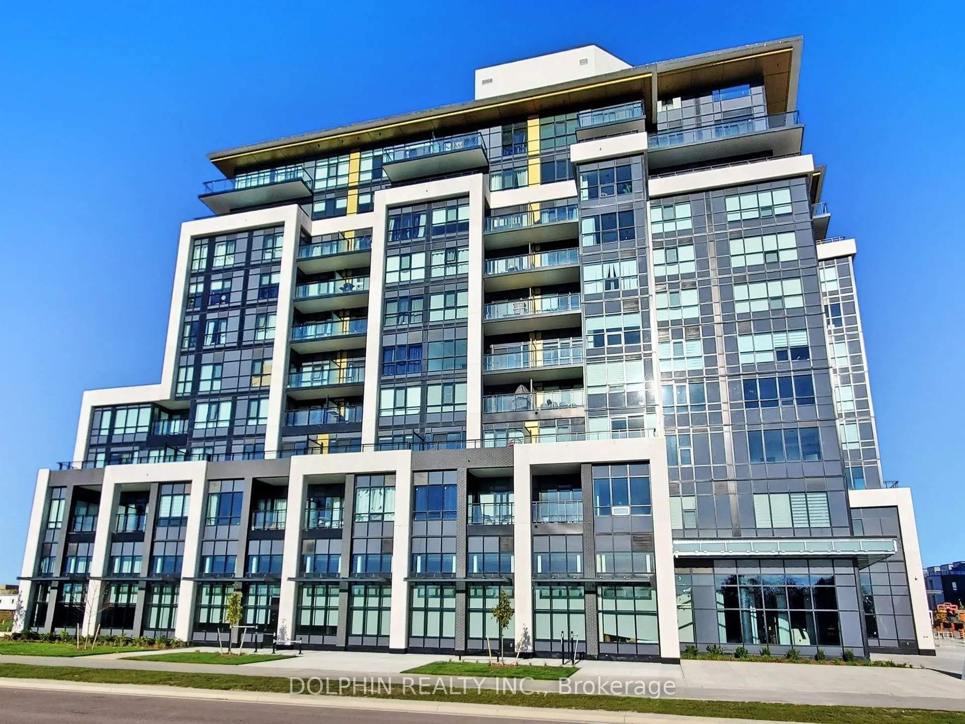 395 Dundas Street W, #218