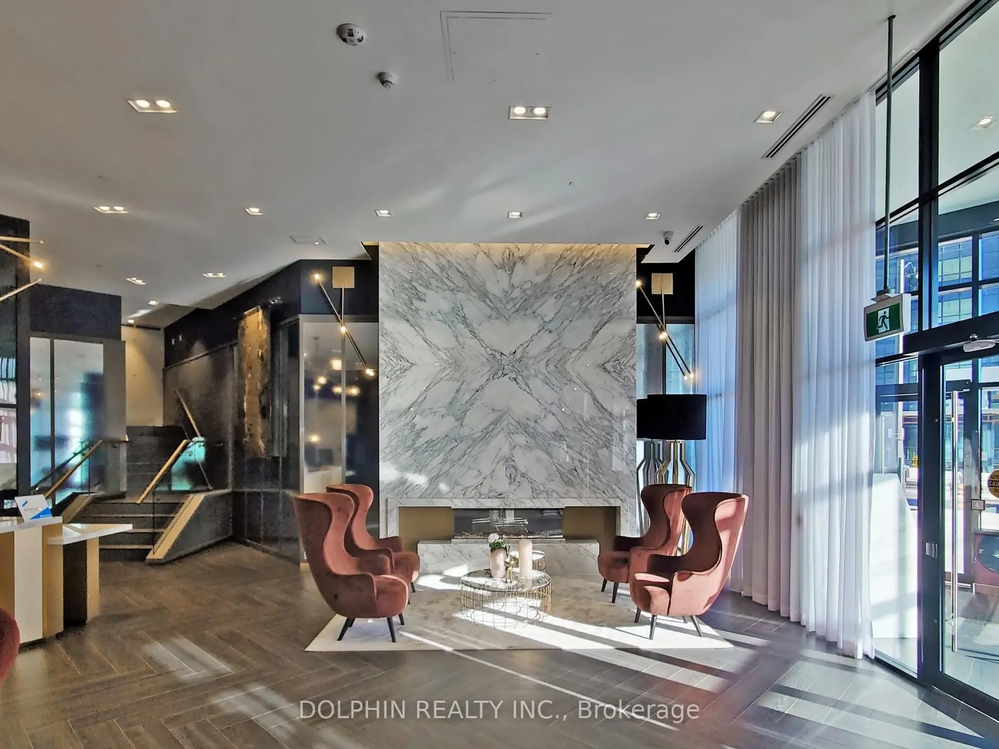 395 Dundas Street W, #218