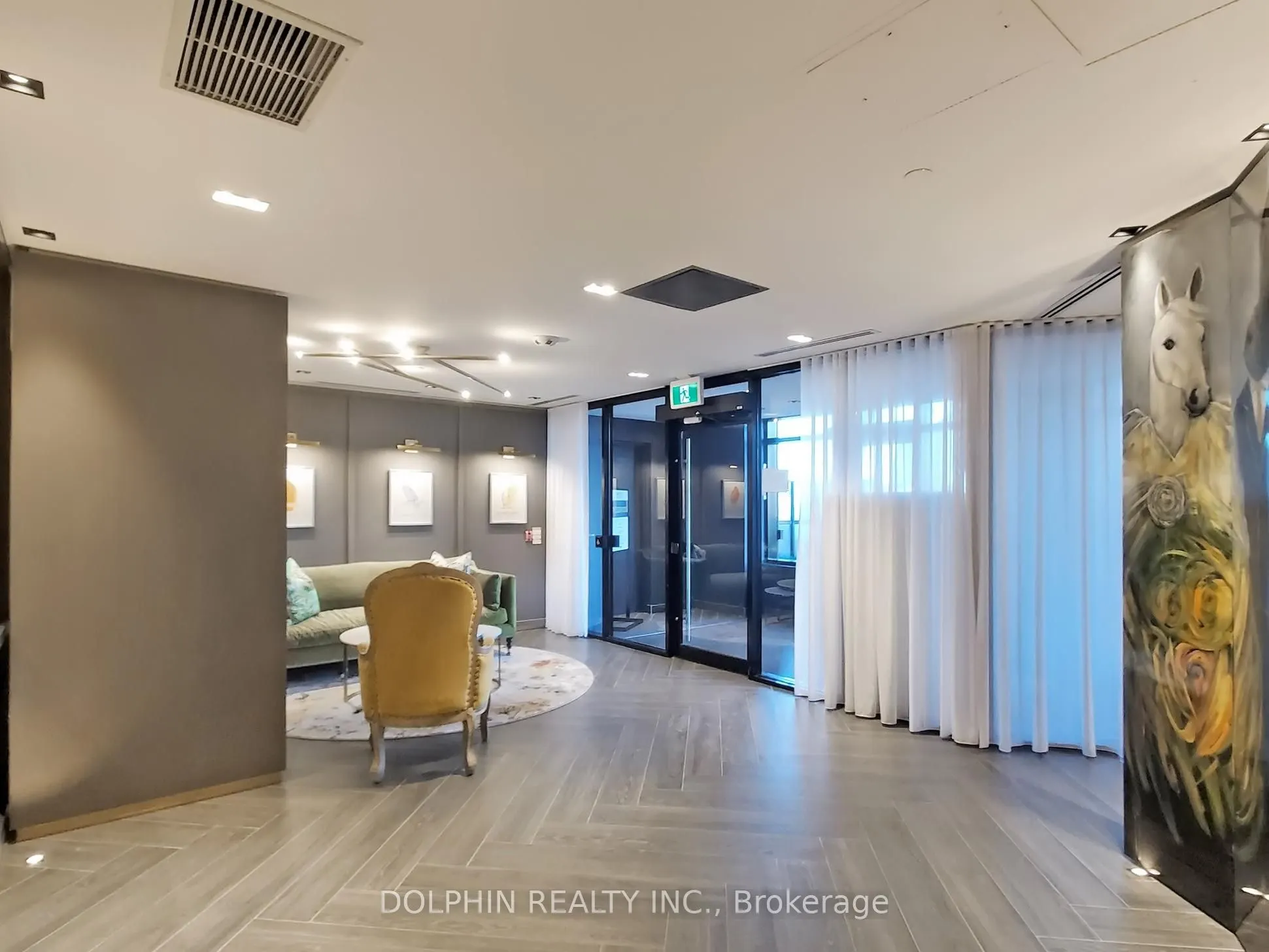 395 Dundas Street W, #218
