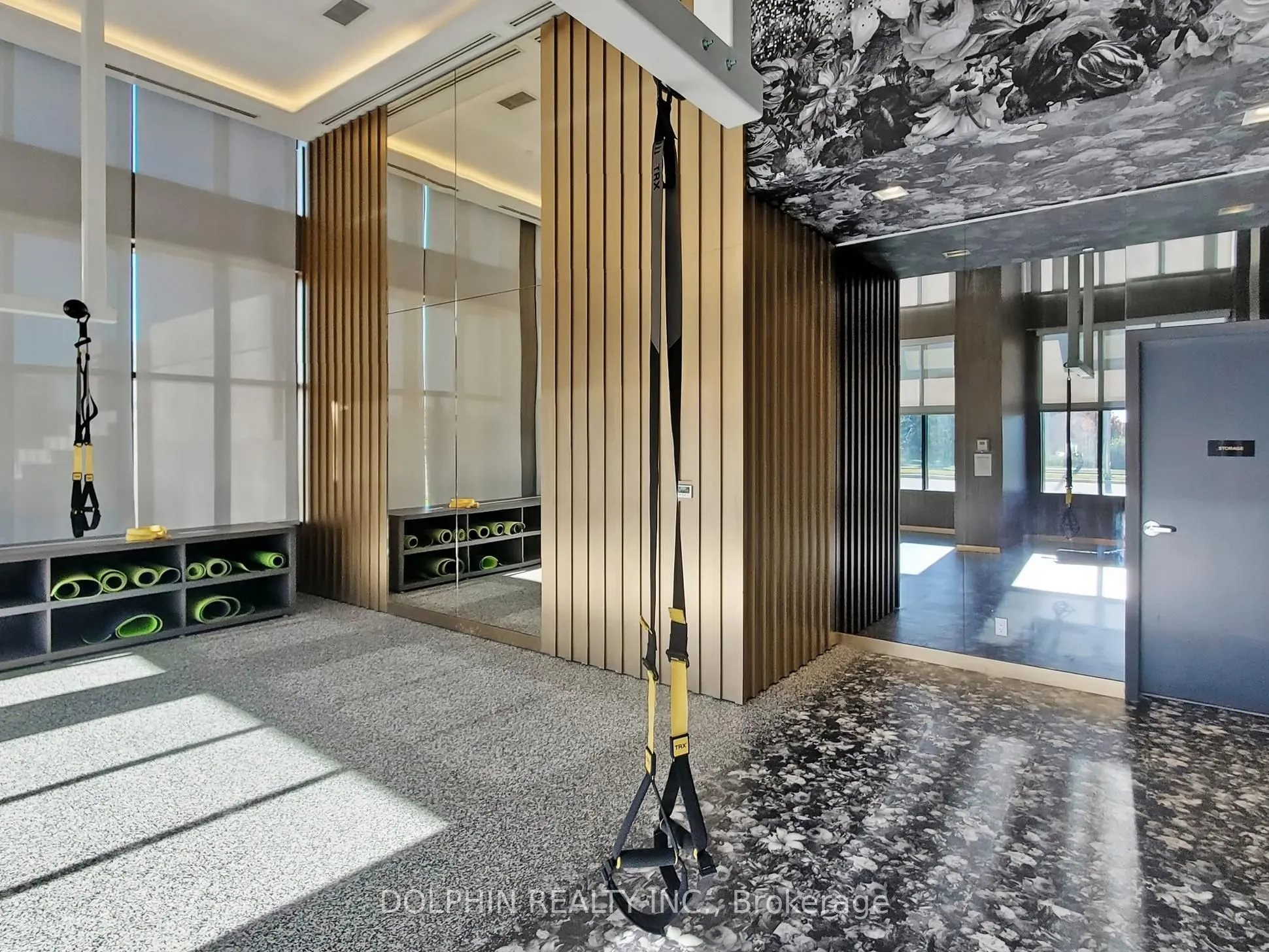 395 Dundas Street W, #218