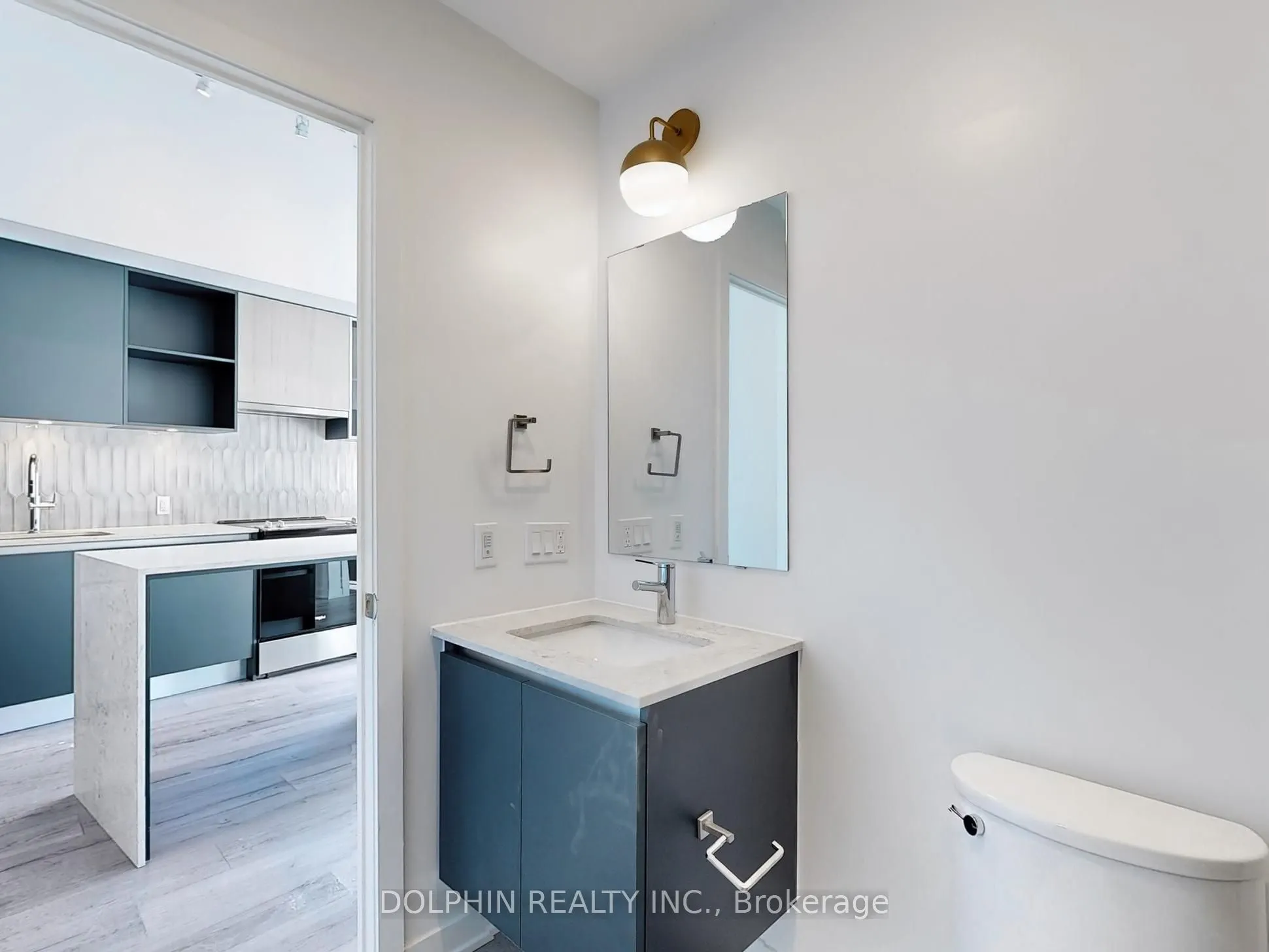 395 Dundas Street W, #218