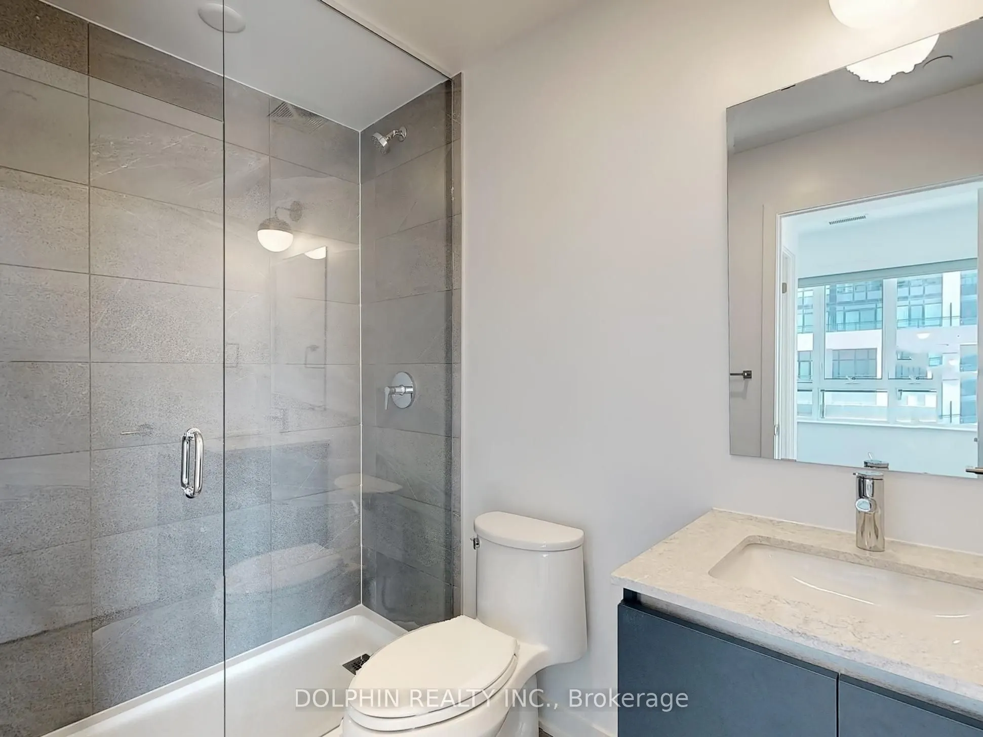 395 Dundas Street W, #218