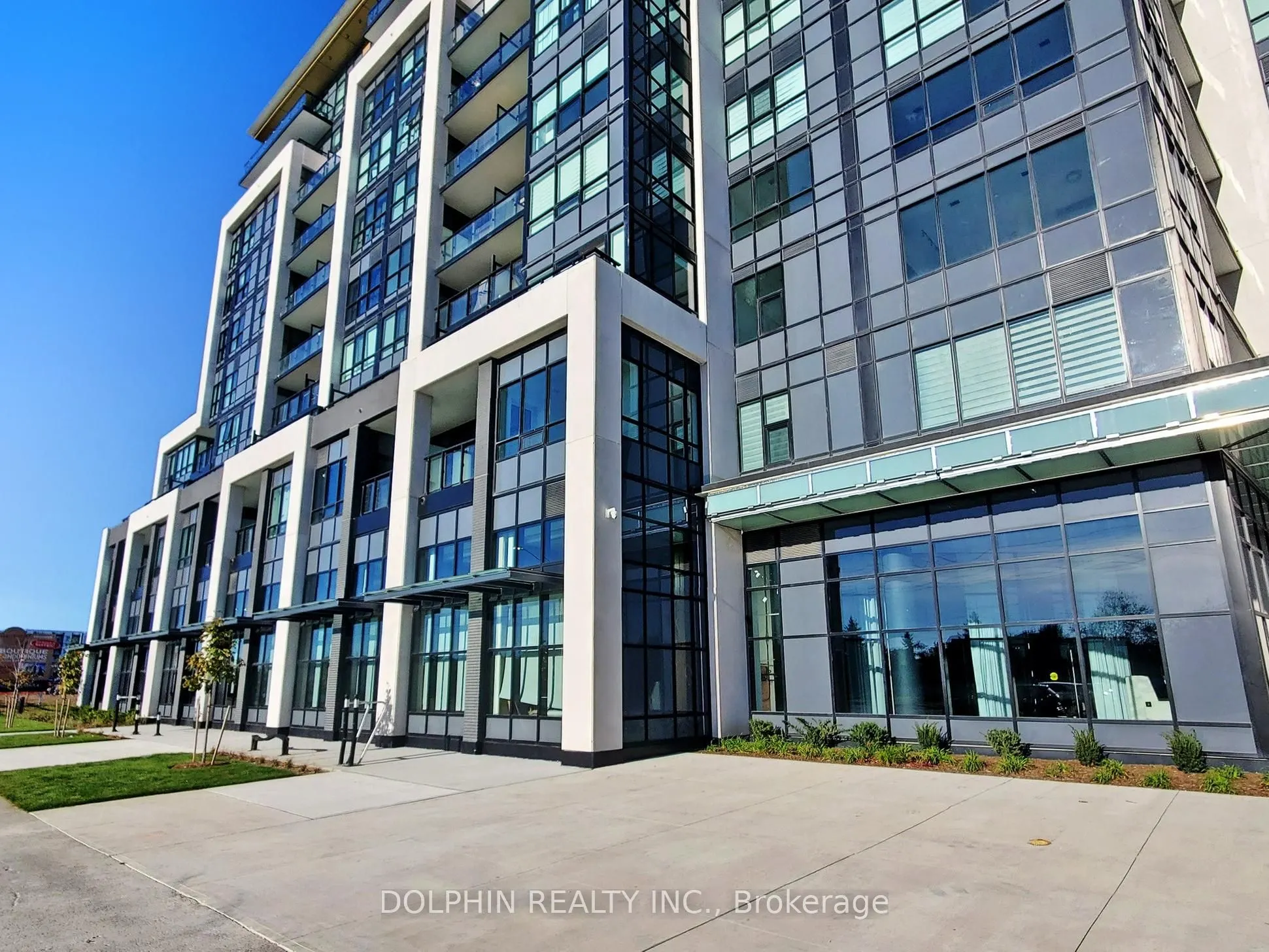 395 Dundas Street W, #218