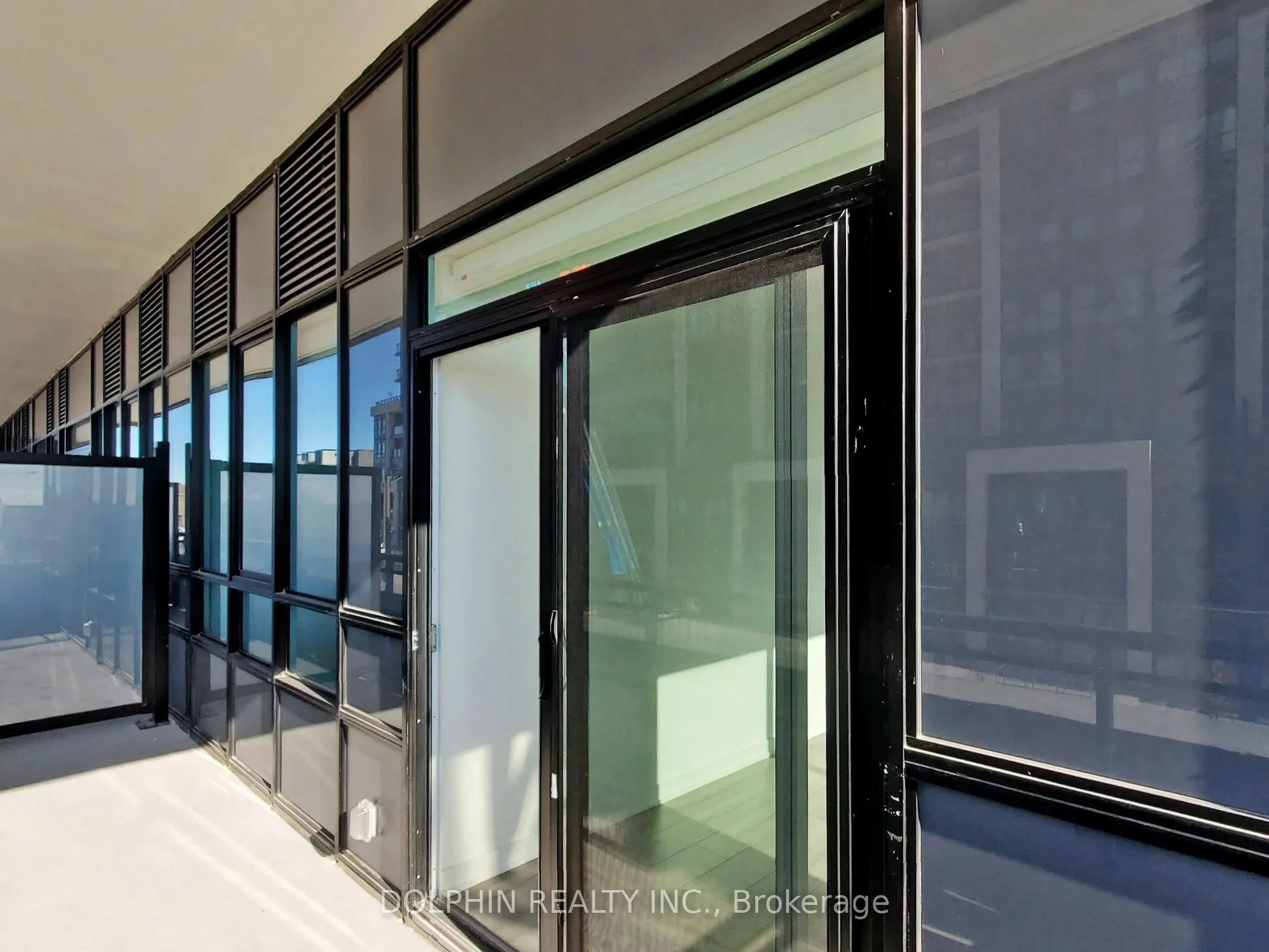 395 Dundas Street W, #218