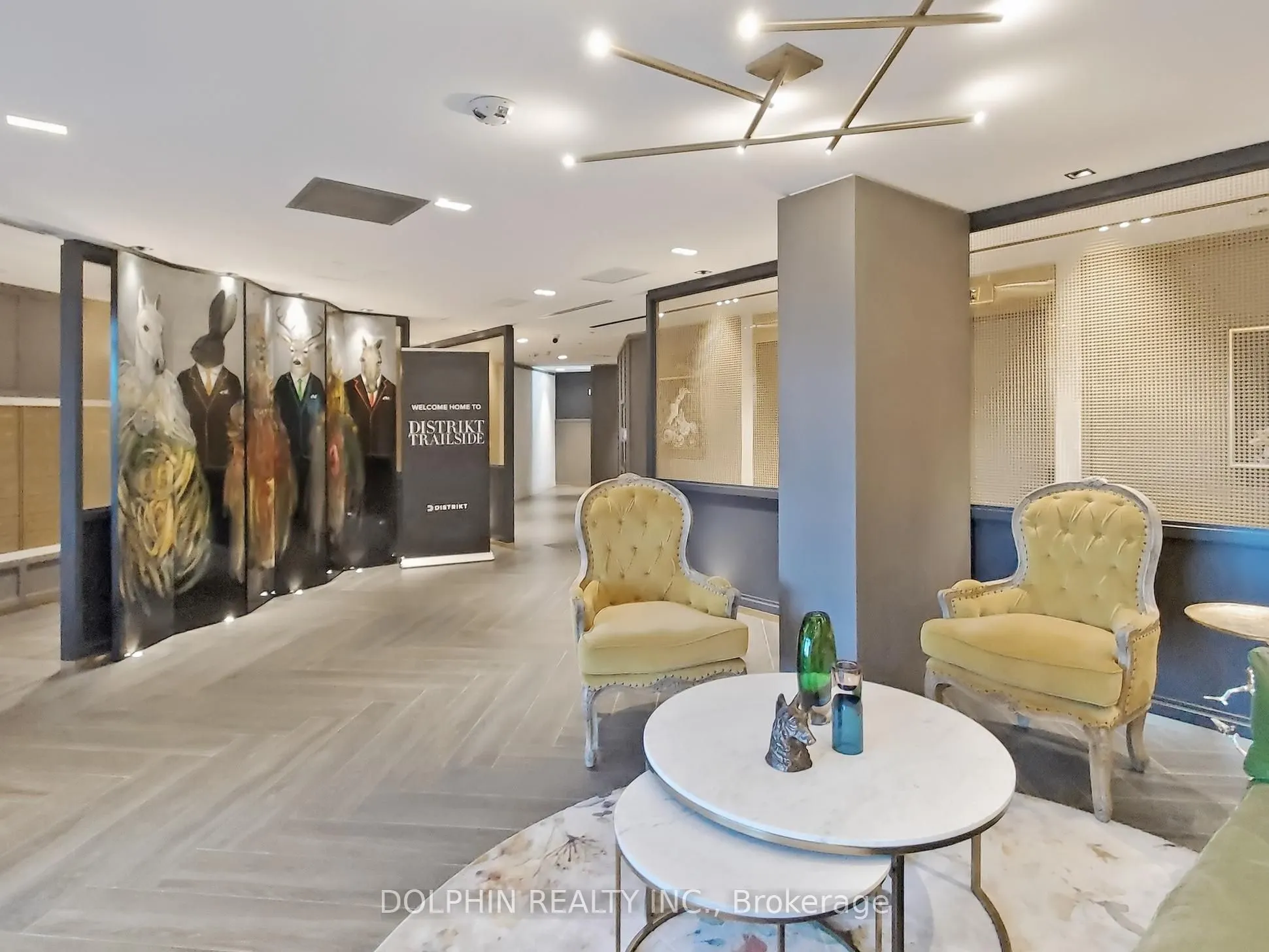 395 Dundas Street W, #218