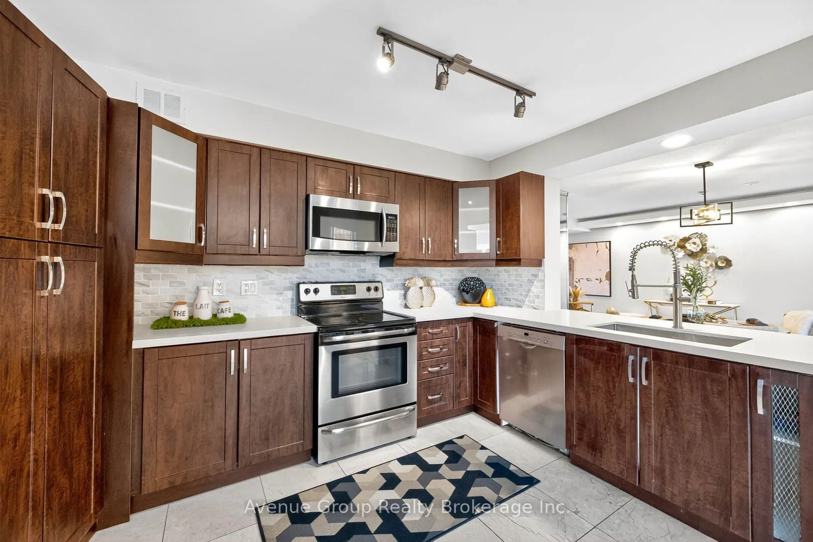 50 Eglinton Avenue W, #1807