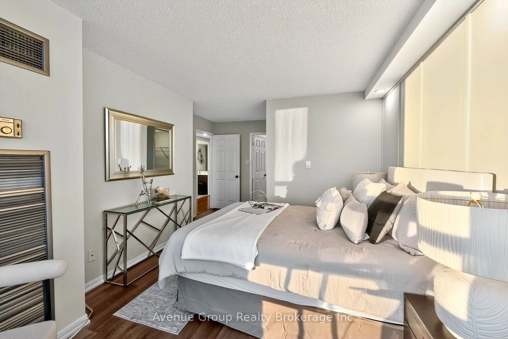 50 Eglinton Avenue W, #1807