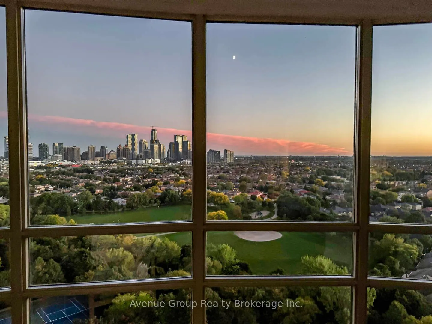 50 Eglinton Avenue W, #1807