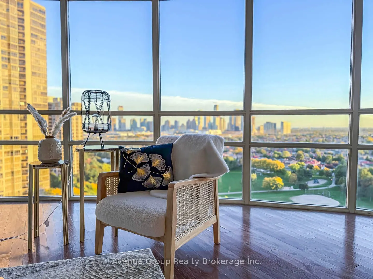 50 Eglinton Avenue W, #1807