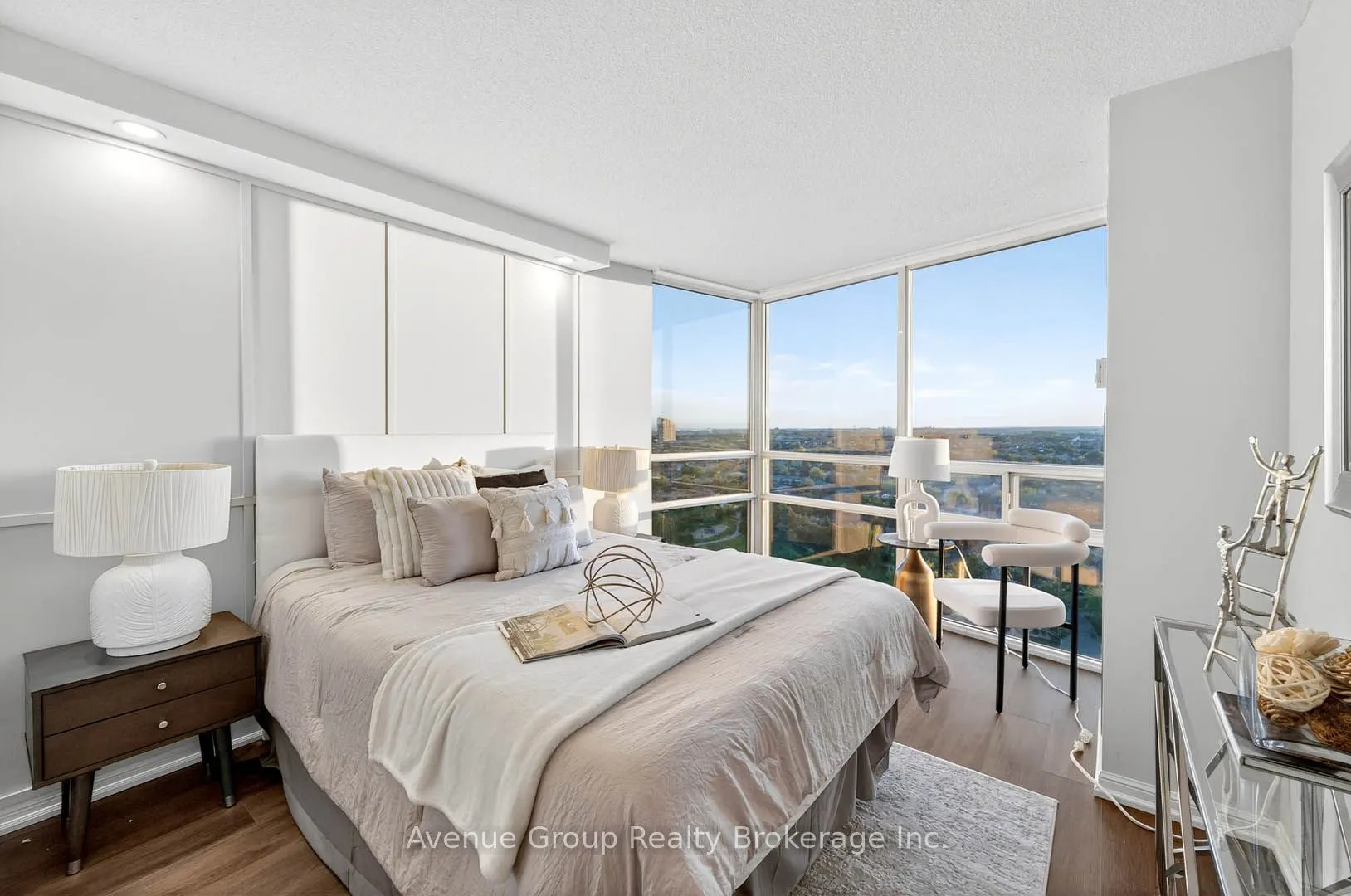 50 Eglinton Avenue W, #1807