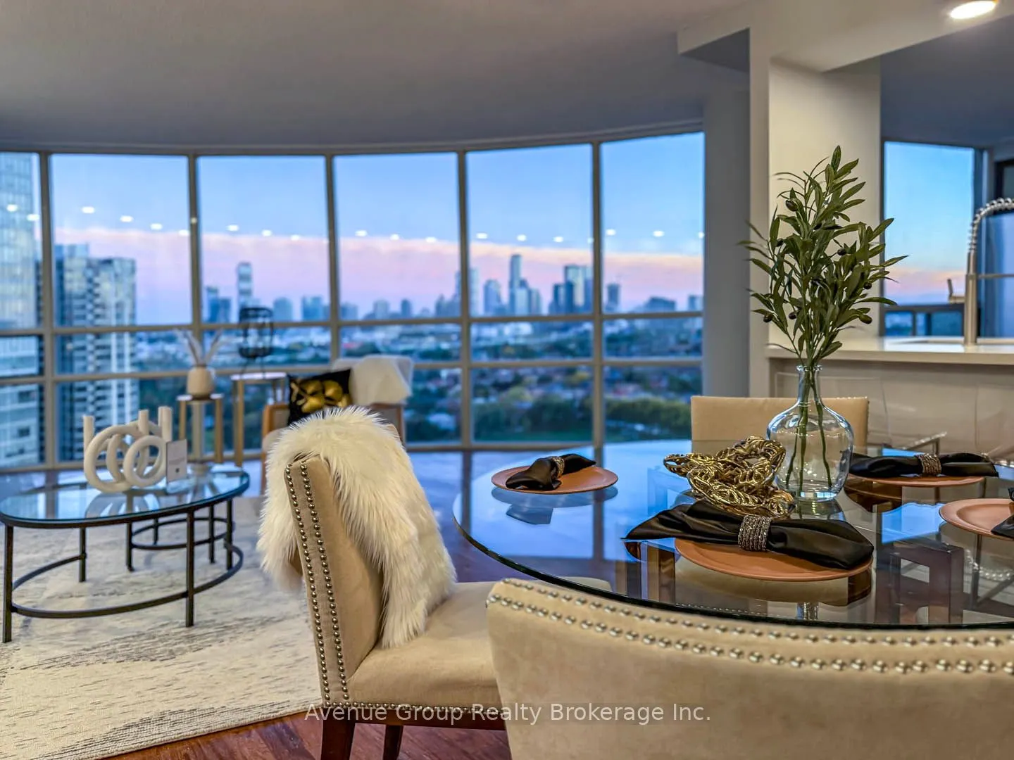 50 Eglinton Avenue W, #1807