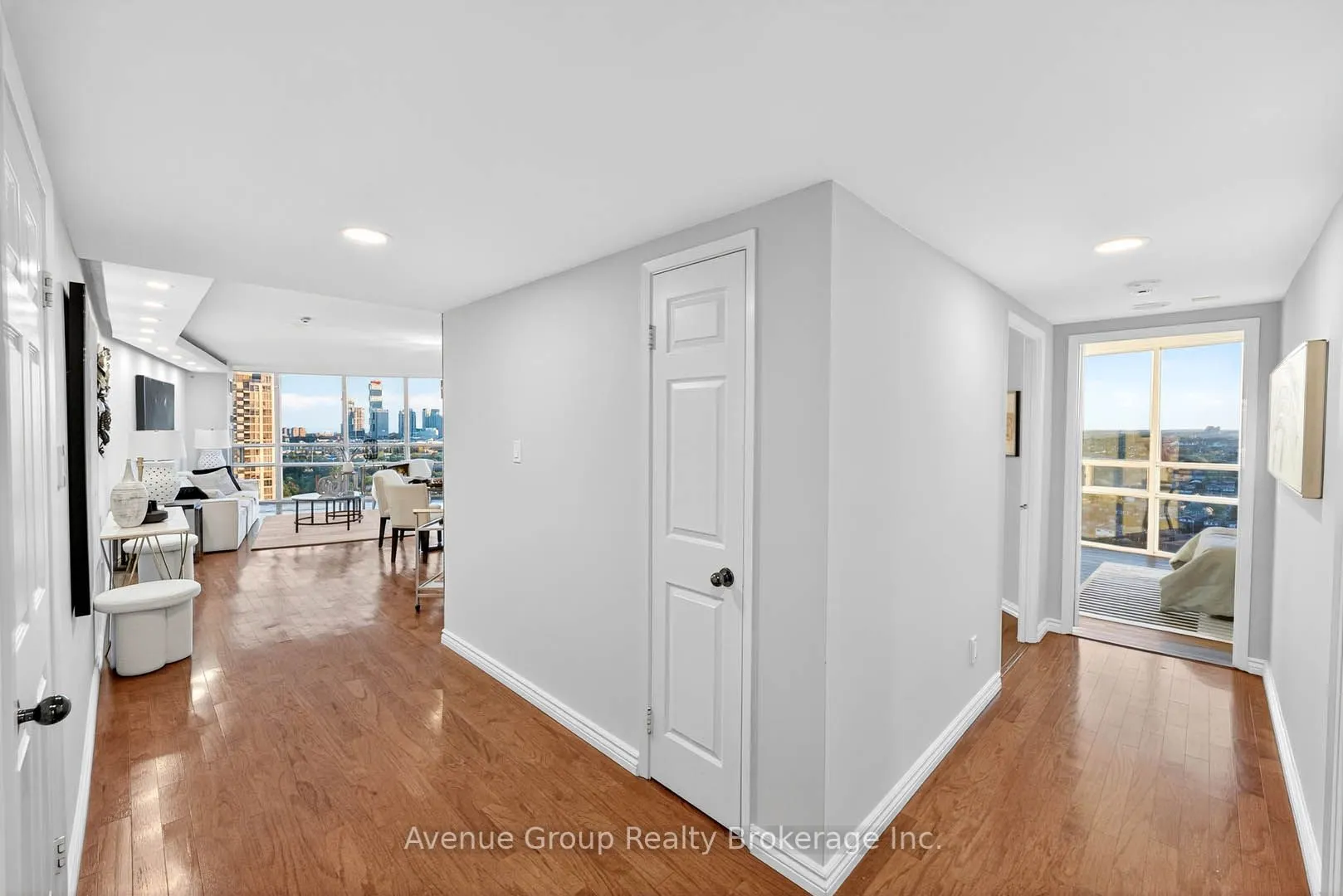 50 Eglinton Avenue W, #1807