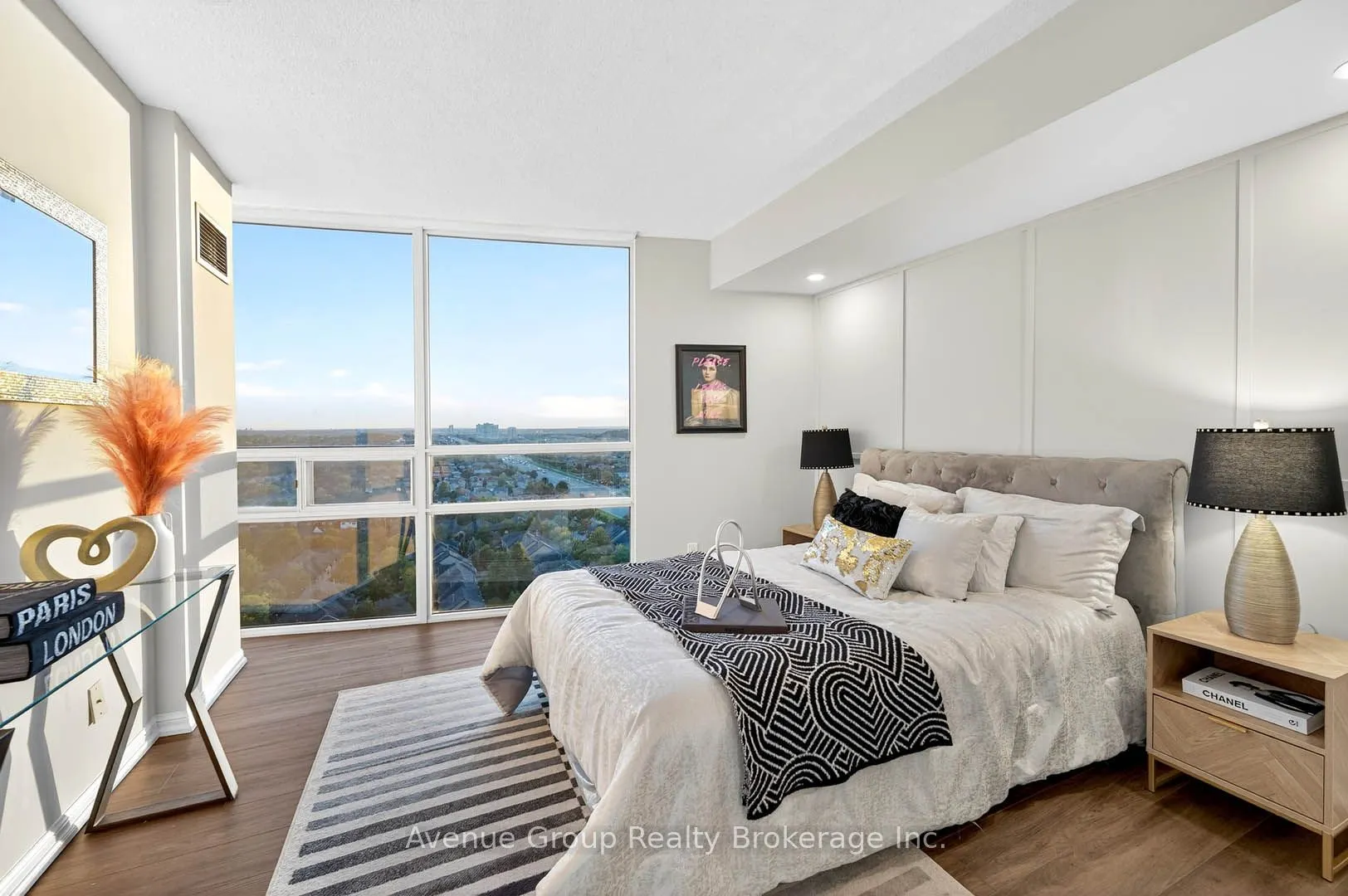 50 Eglinton Avenue W, #1807